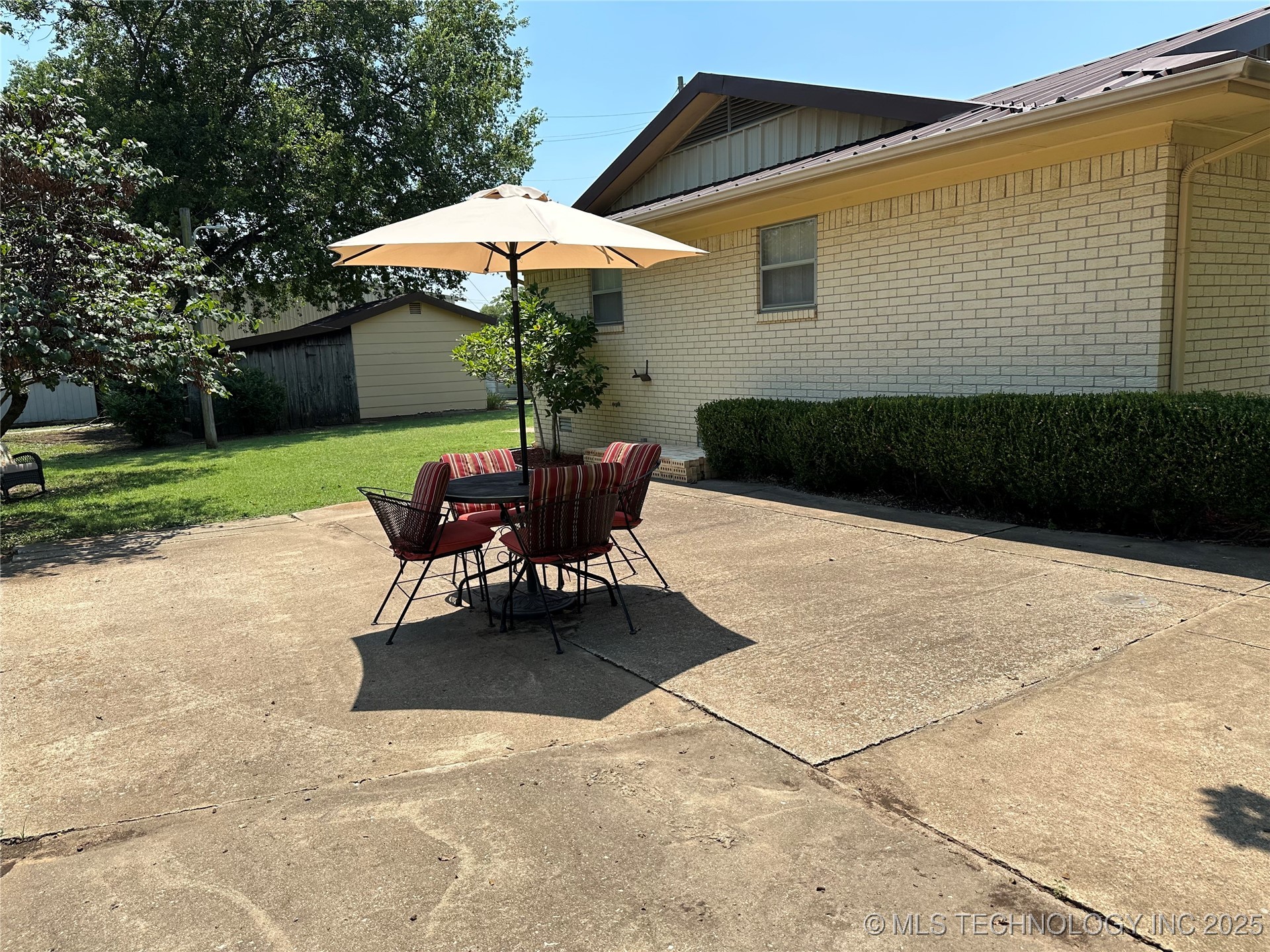 308 E Main Property Photo 32