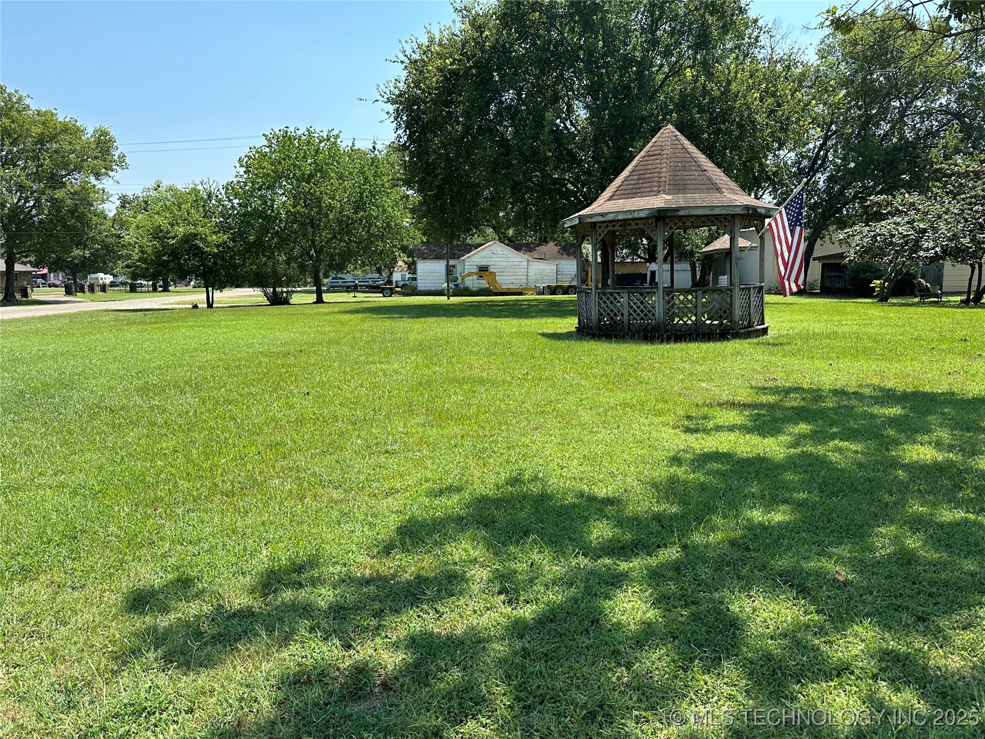 308 E Main Property Photo 33