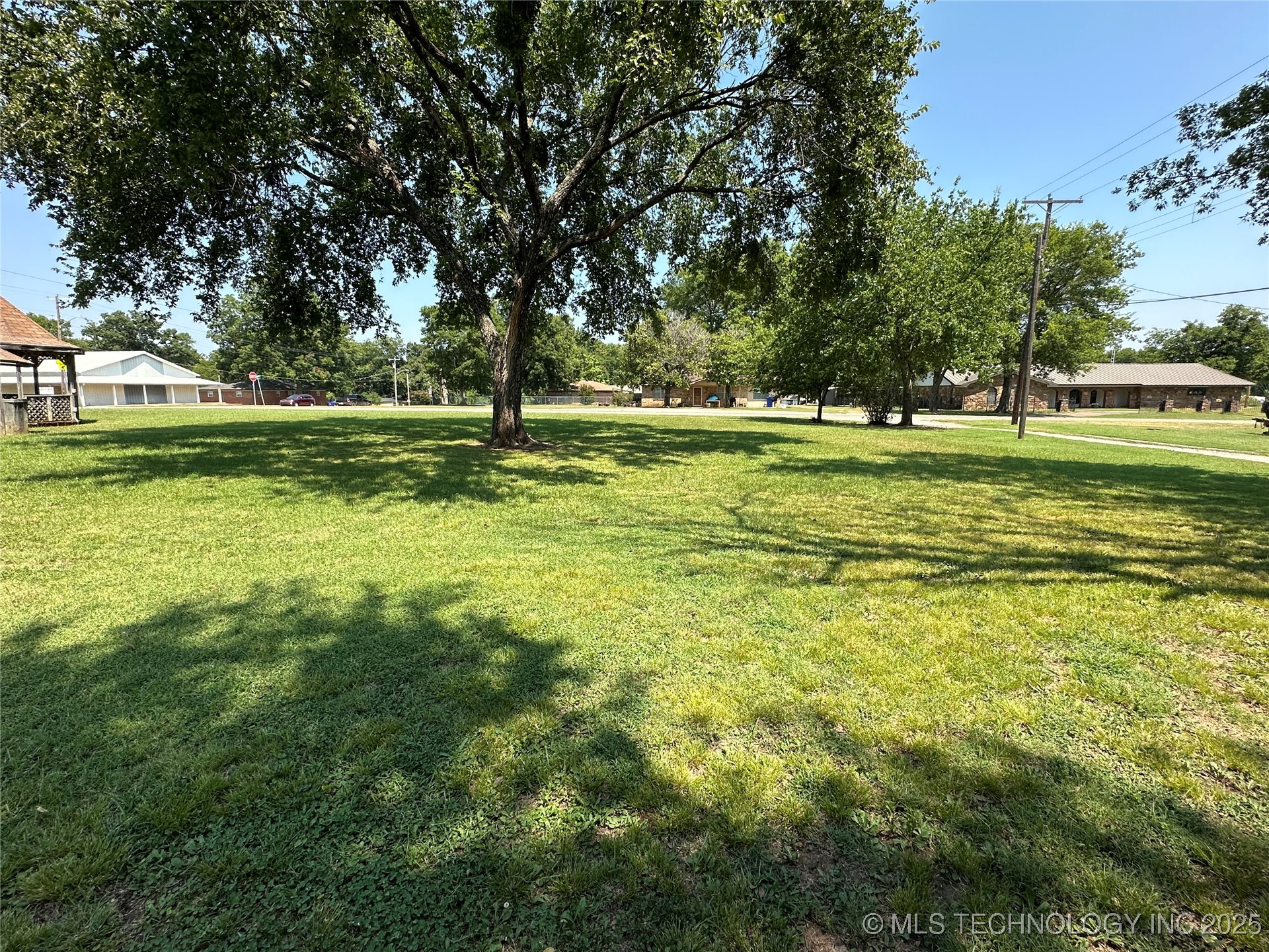 308 E Main Property Photo 35