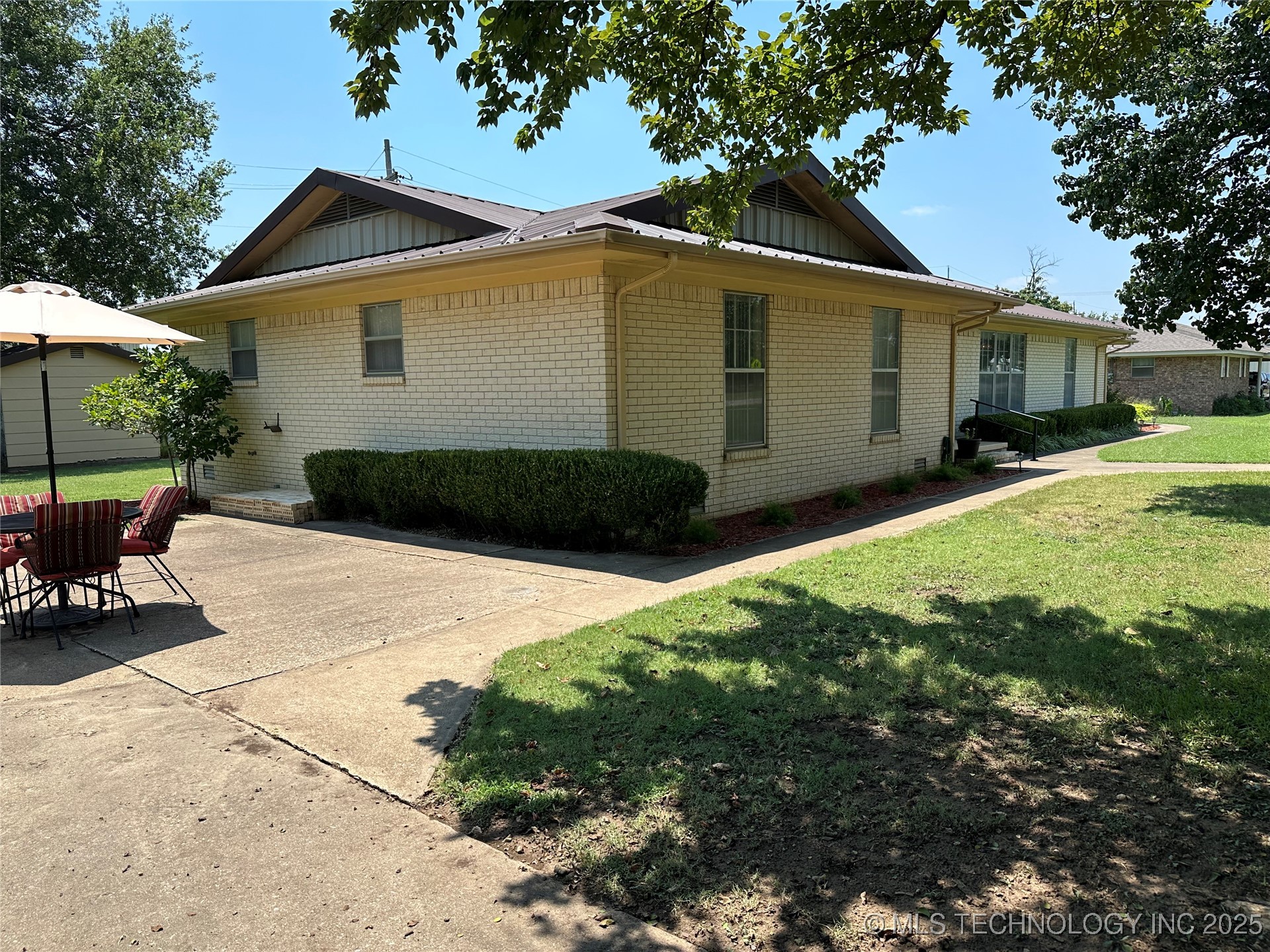 308 E Main Property Photo 42