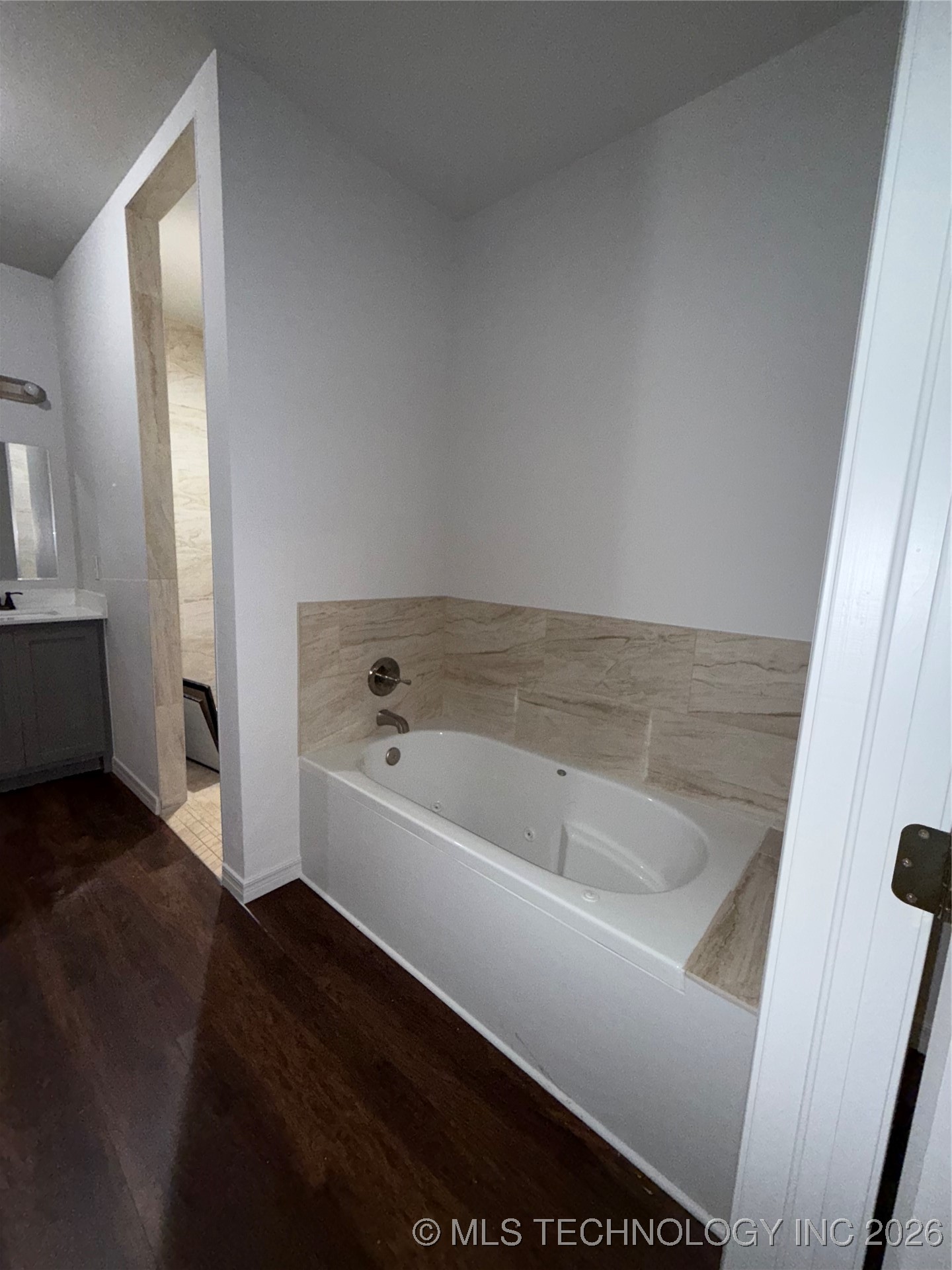 1342 N Waco Avenue Property Photo 4