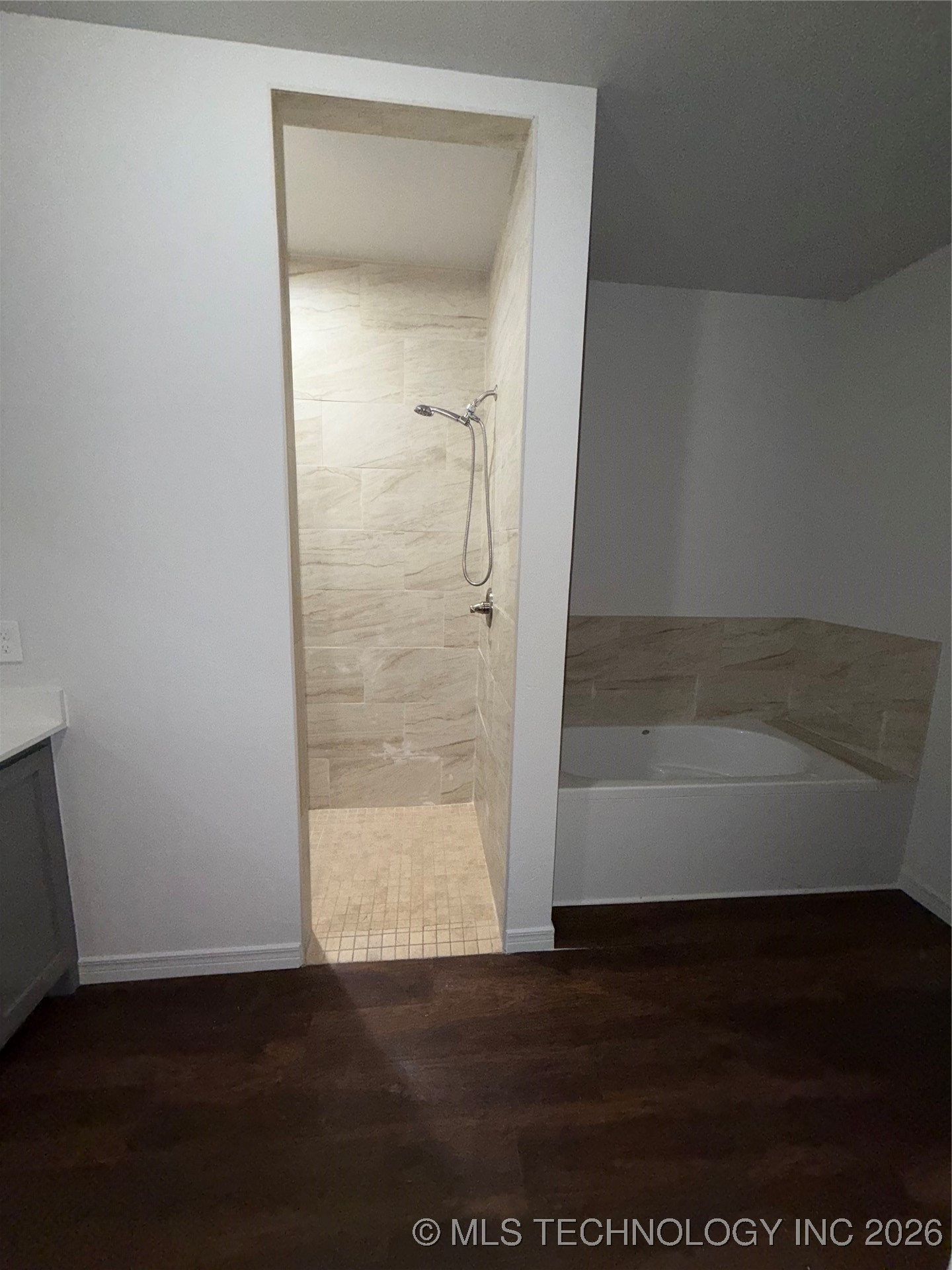 1342 N Waco Avenue Property Photo 5