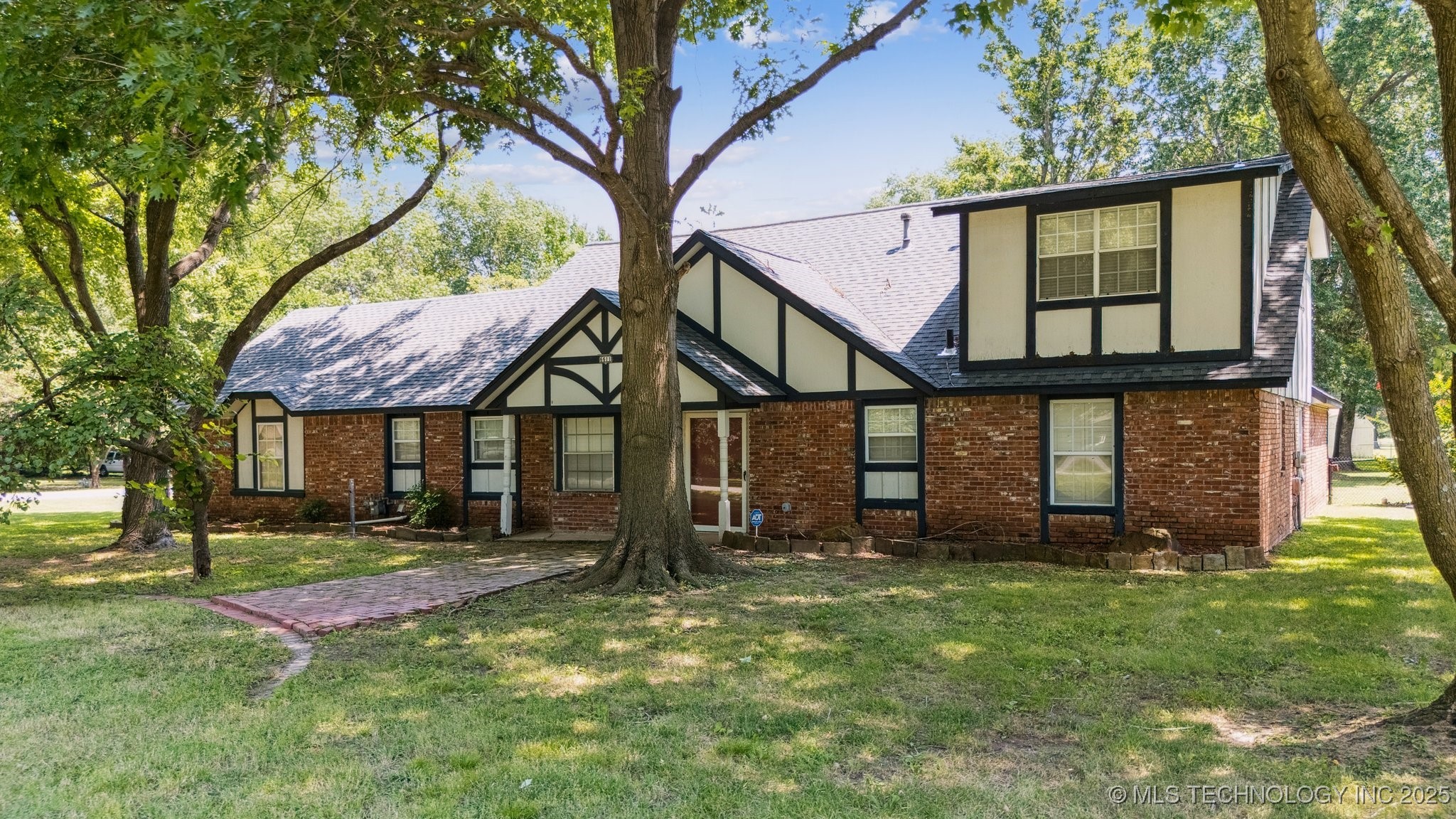 6611 S 234th East Avenue Property Photo 2