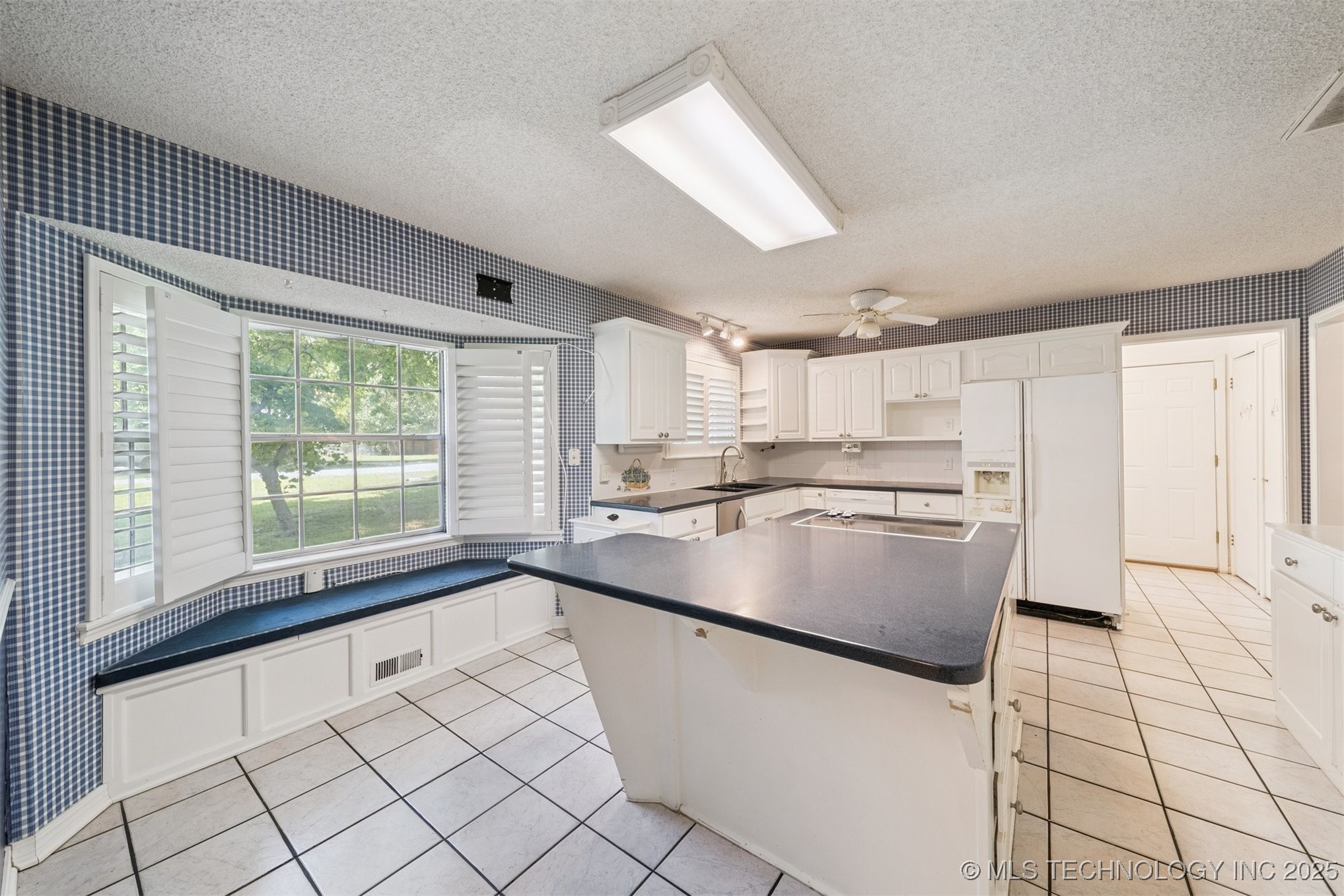 6611 S 234th East Avenue Property Photo 6