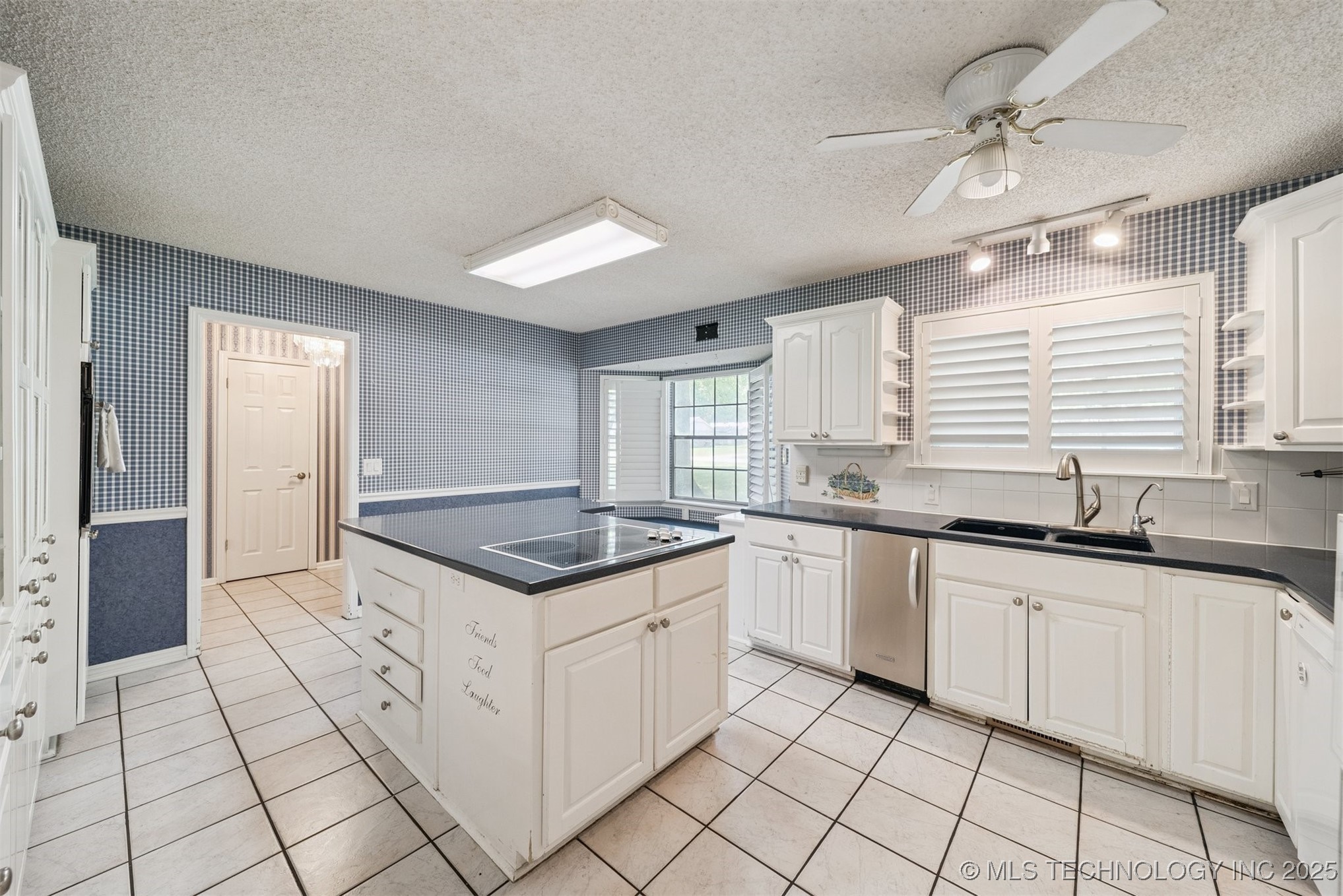 6611 S 234th East Avenue Property Photo 8