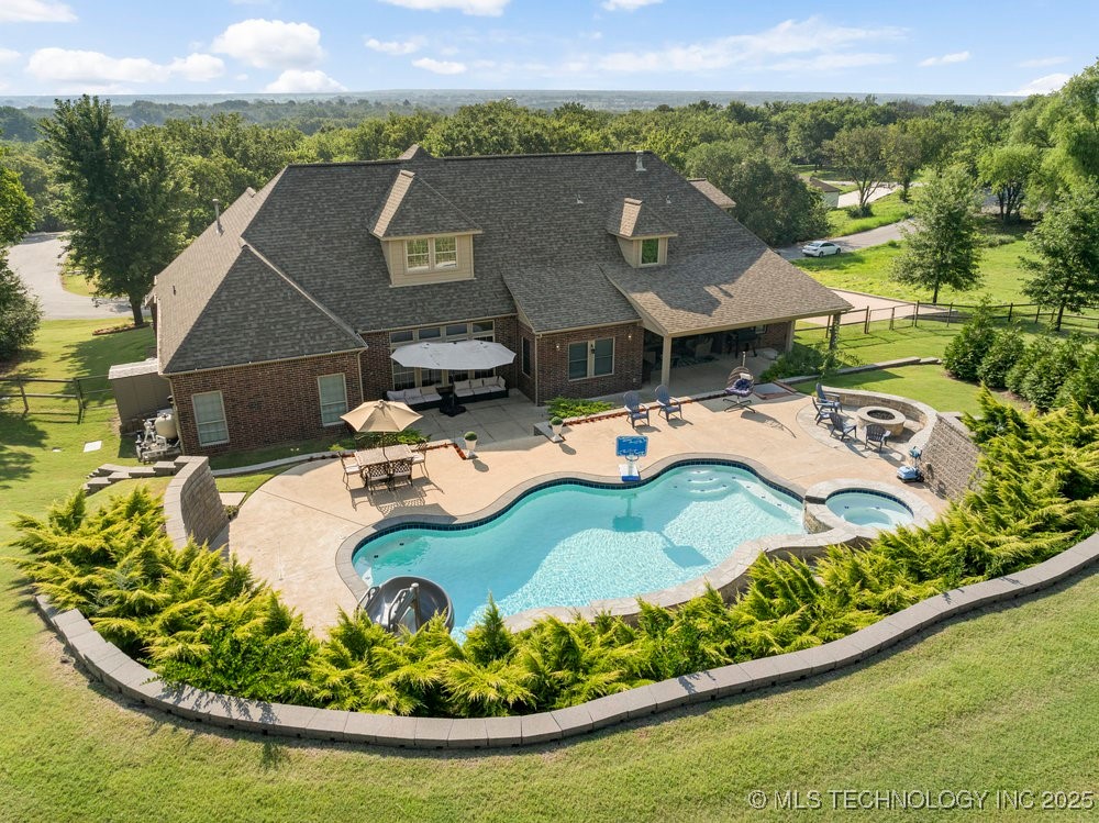 7145 S 283rd East Avenue Property Photo 2