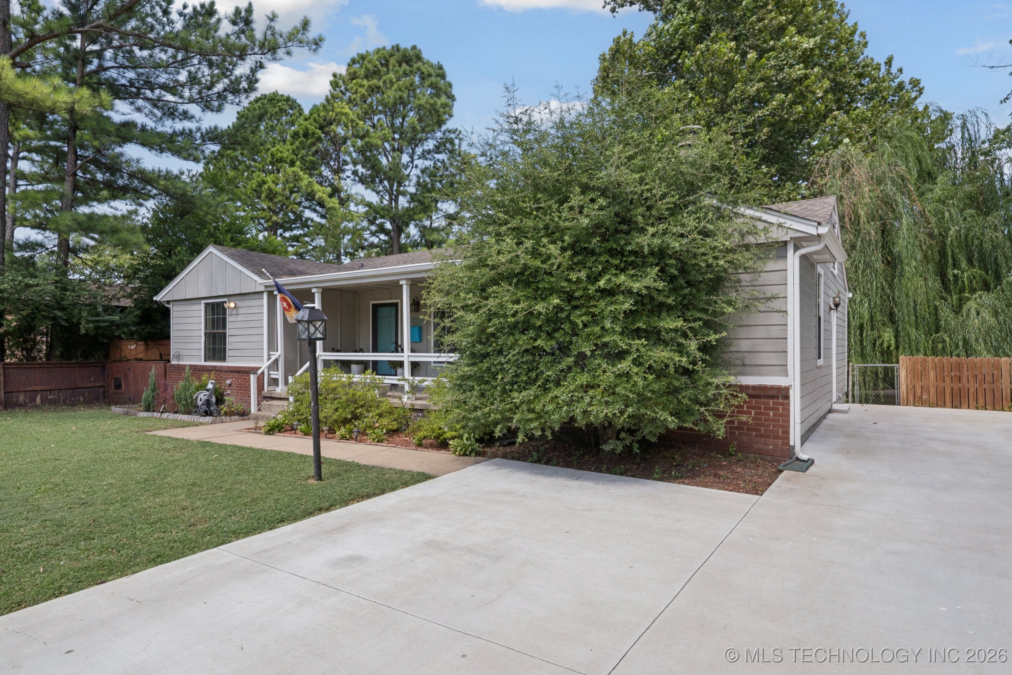 2760 S Gary Drive Property Photo 3