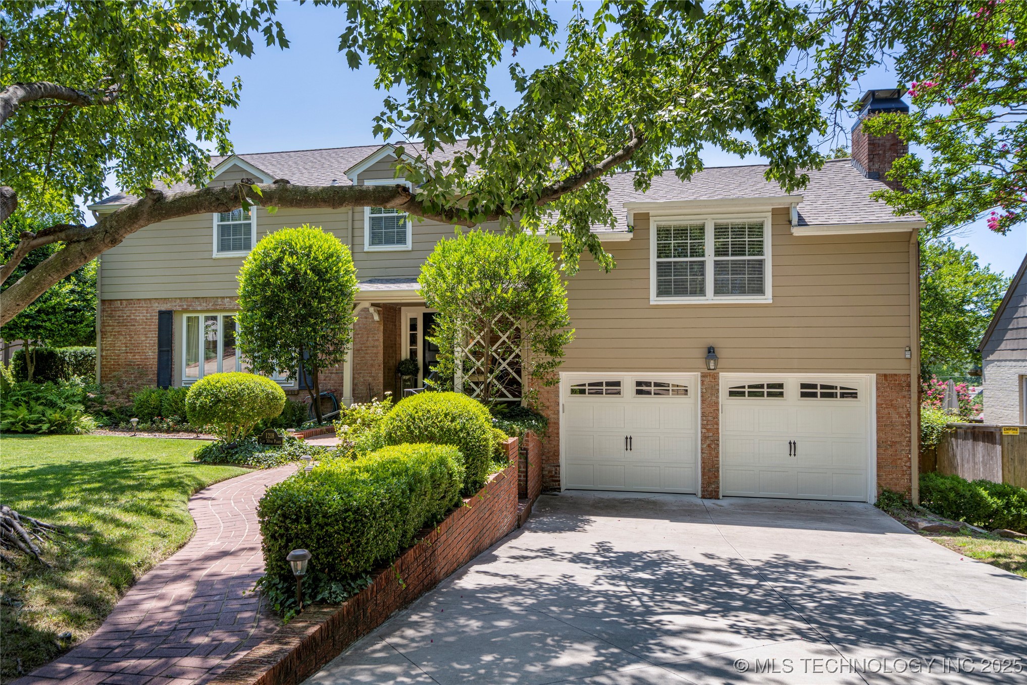 1218 E 30th Place Property Photo 3