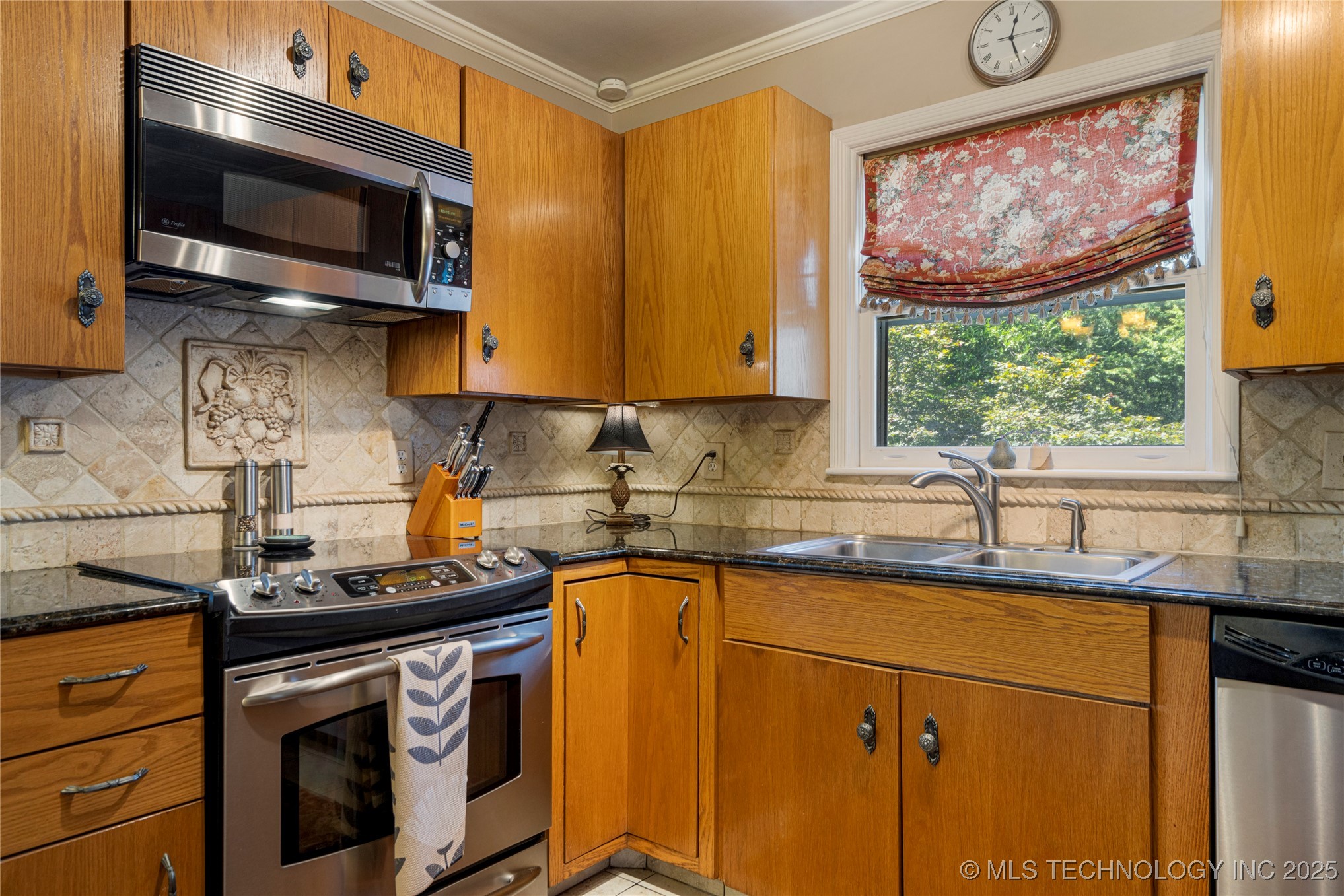 1218 E 30th Place Property Photo 29