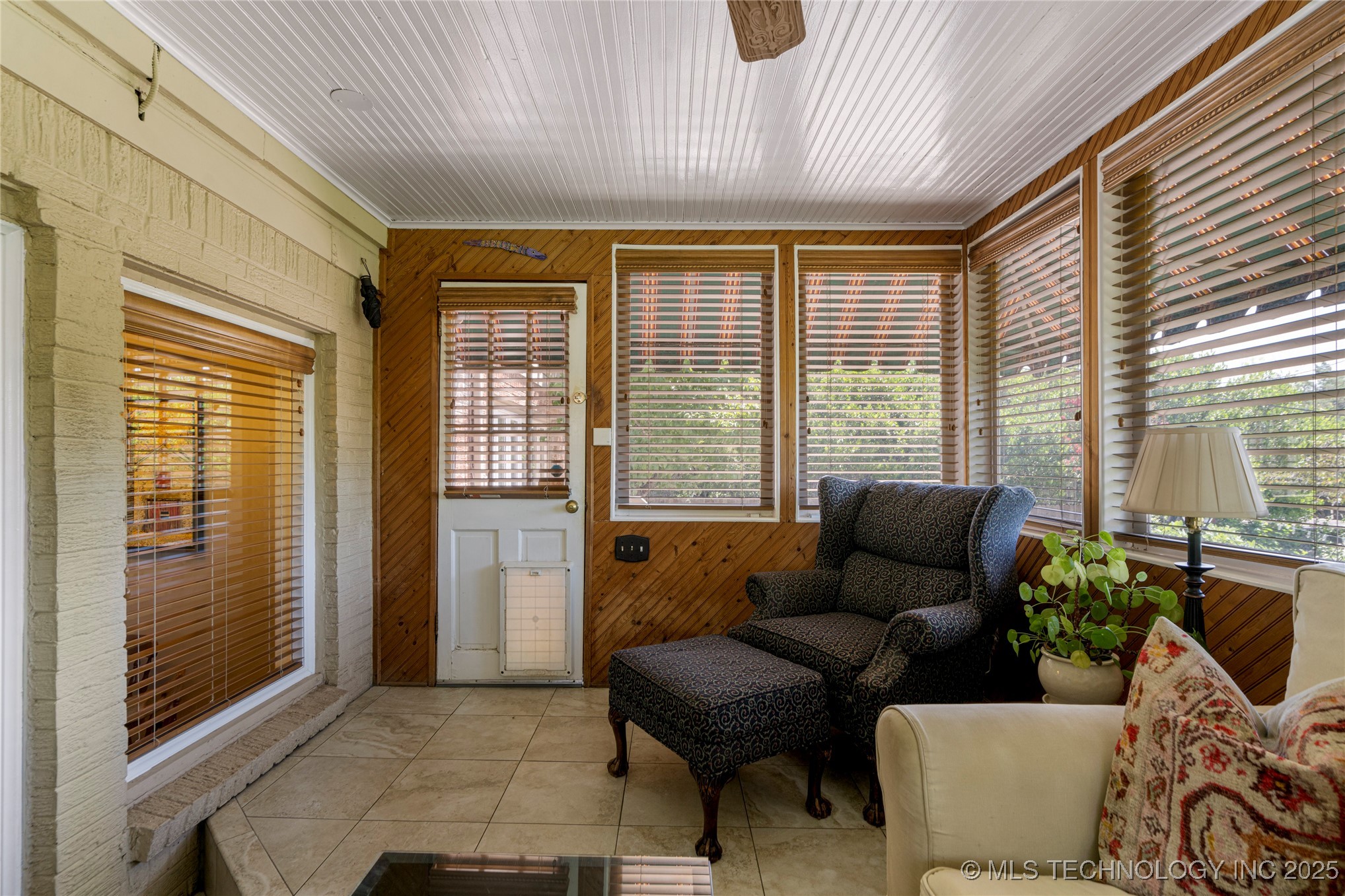 1218 E 30th Place Property Photo 32