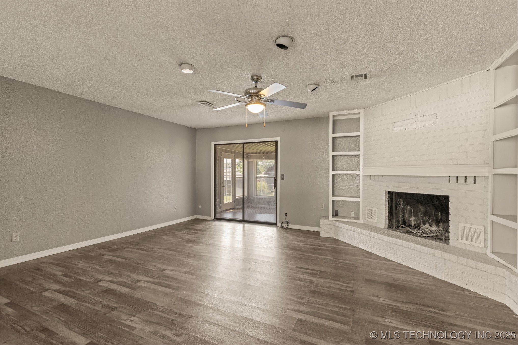 405 Mockingbird Lane Property Photo 5