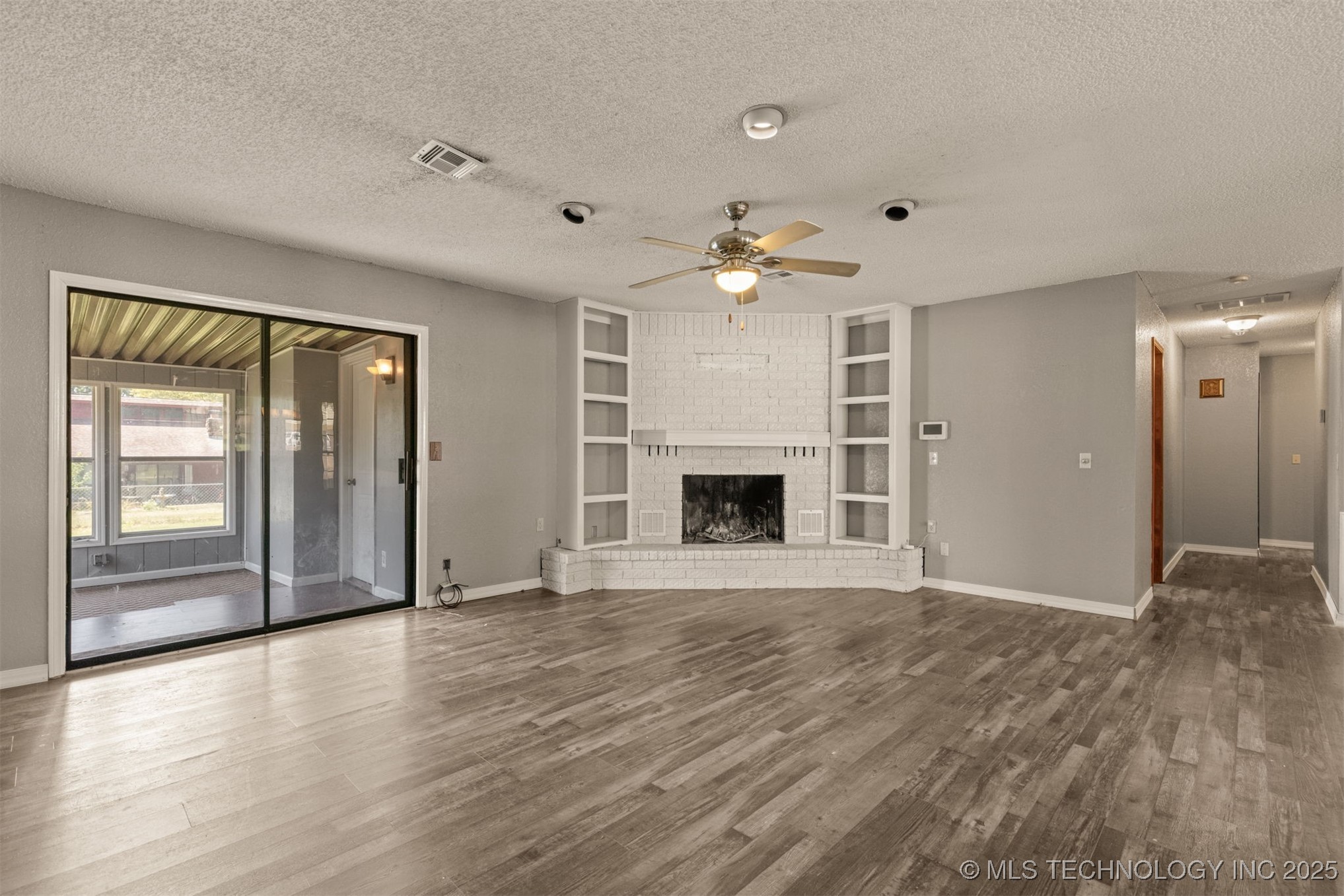 405 Mockingbird Lane Property Photo 6