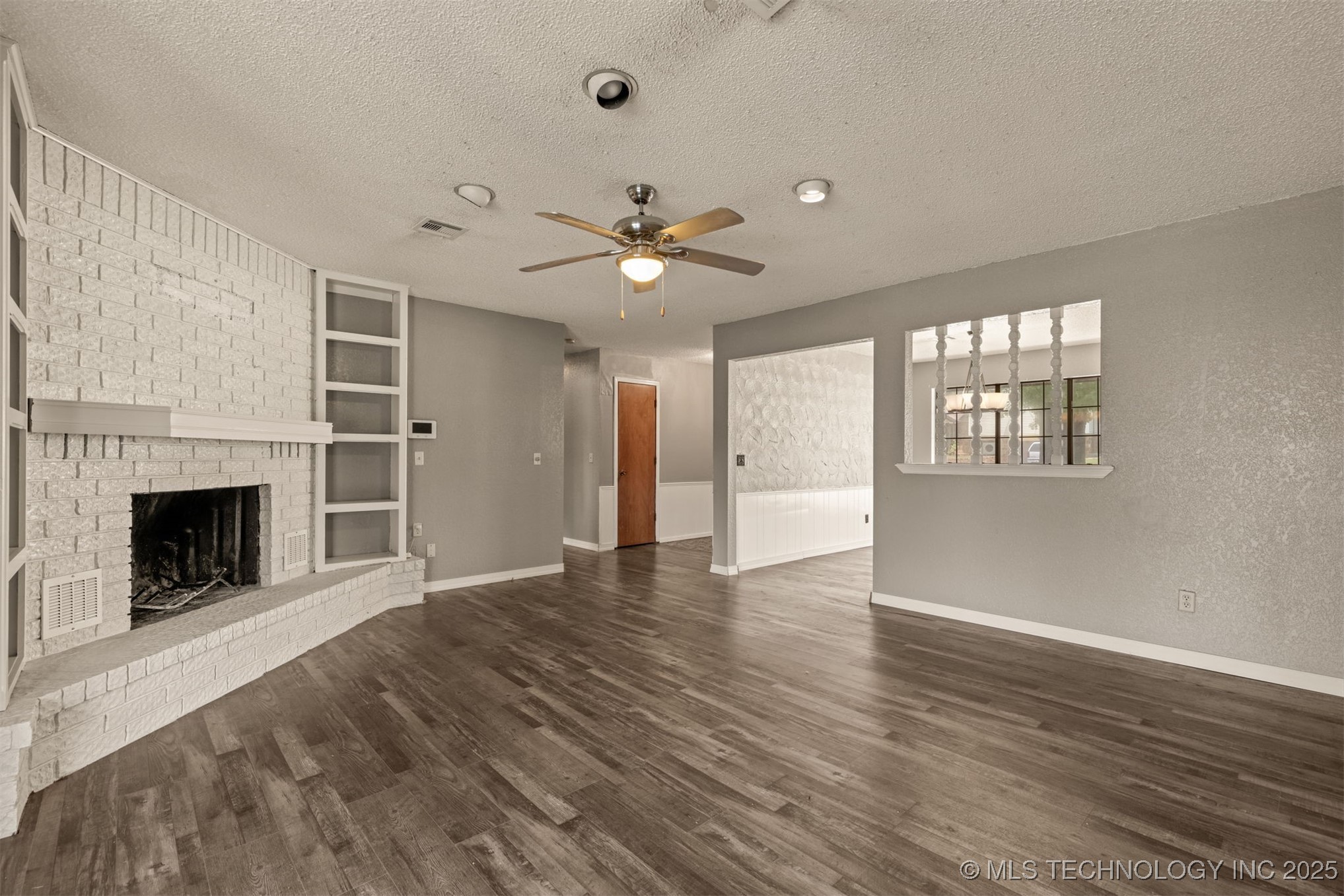 405 Mockingbird Lane Property Photo 7