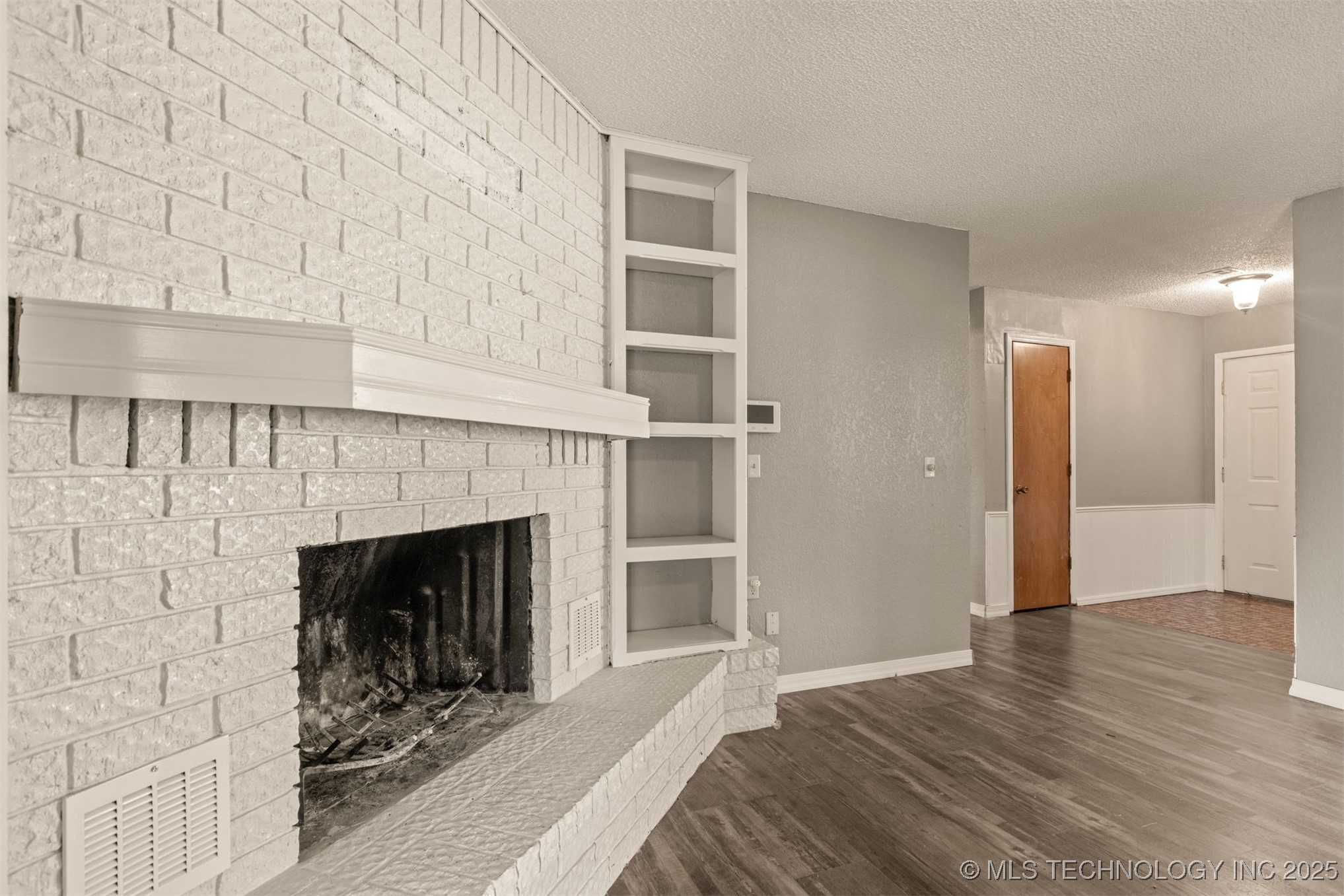 405 Mockingbird Lane Property Photo 8