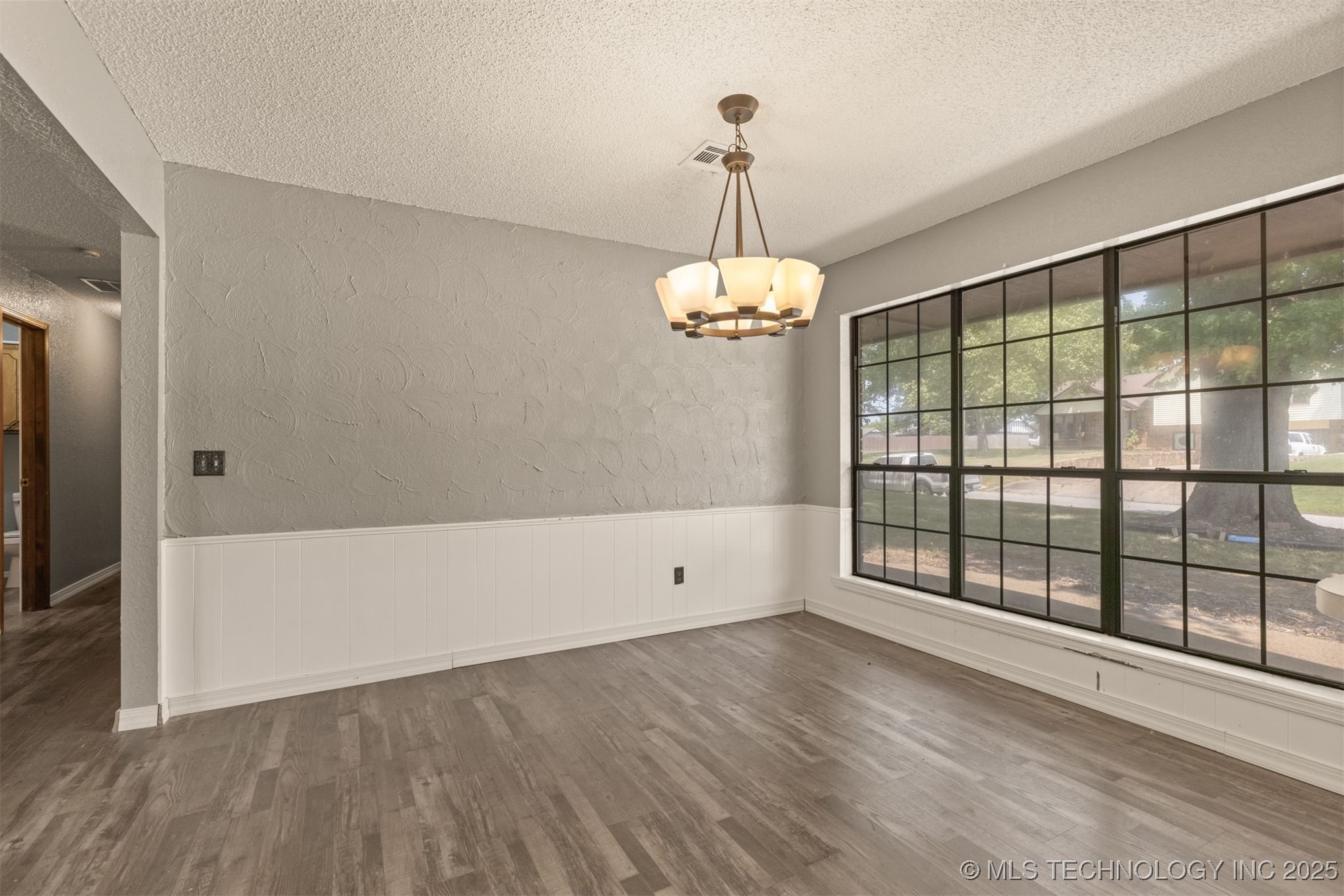 405 Mockingbird Lane Property Photo 13