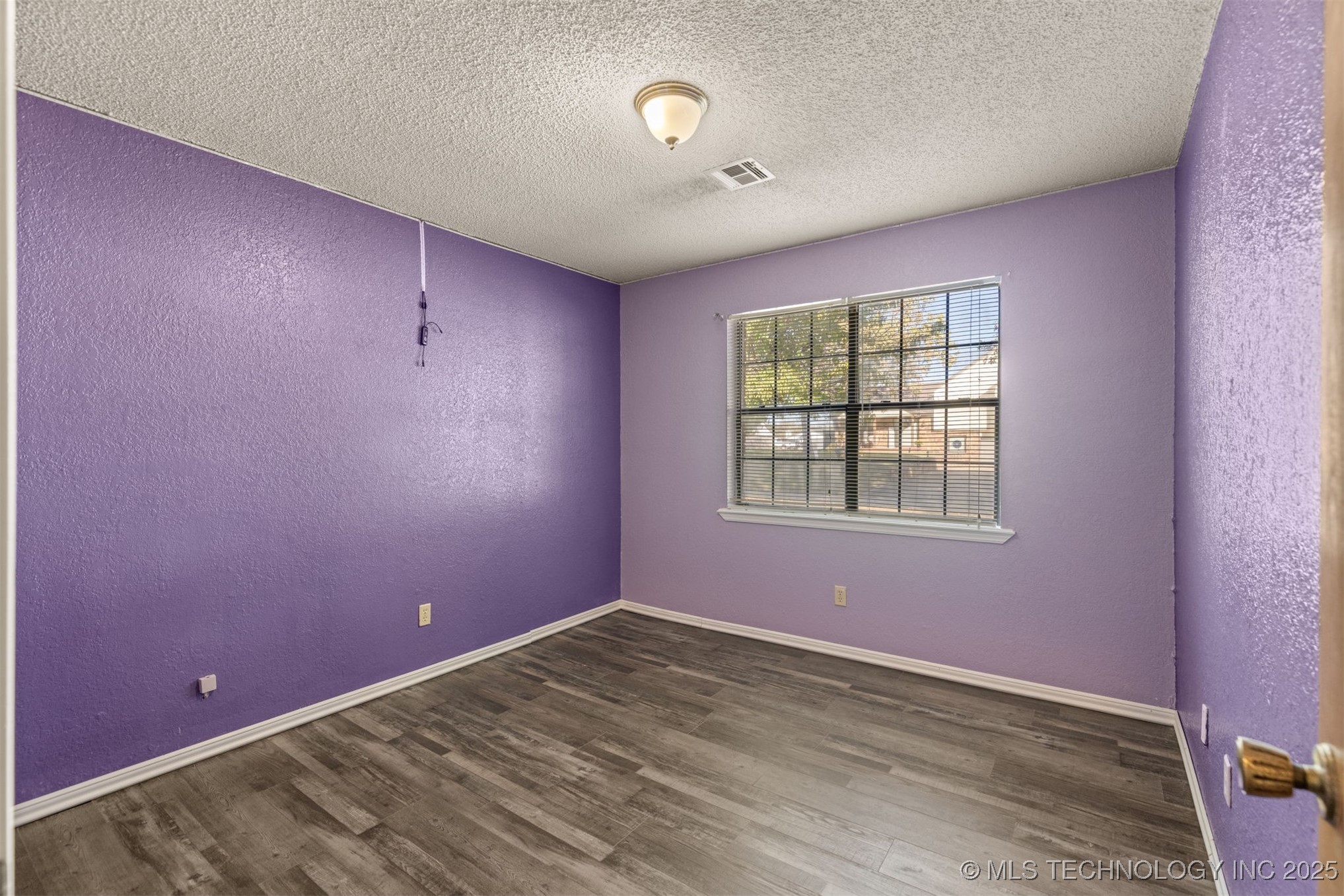 405 Mockingbird Lane Property Photo 32