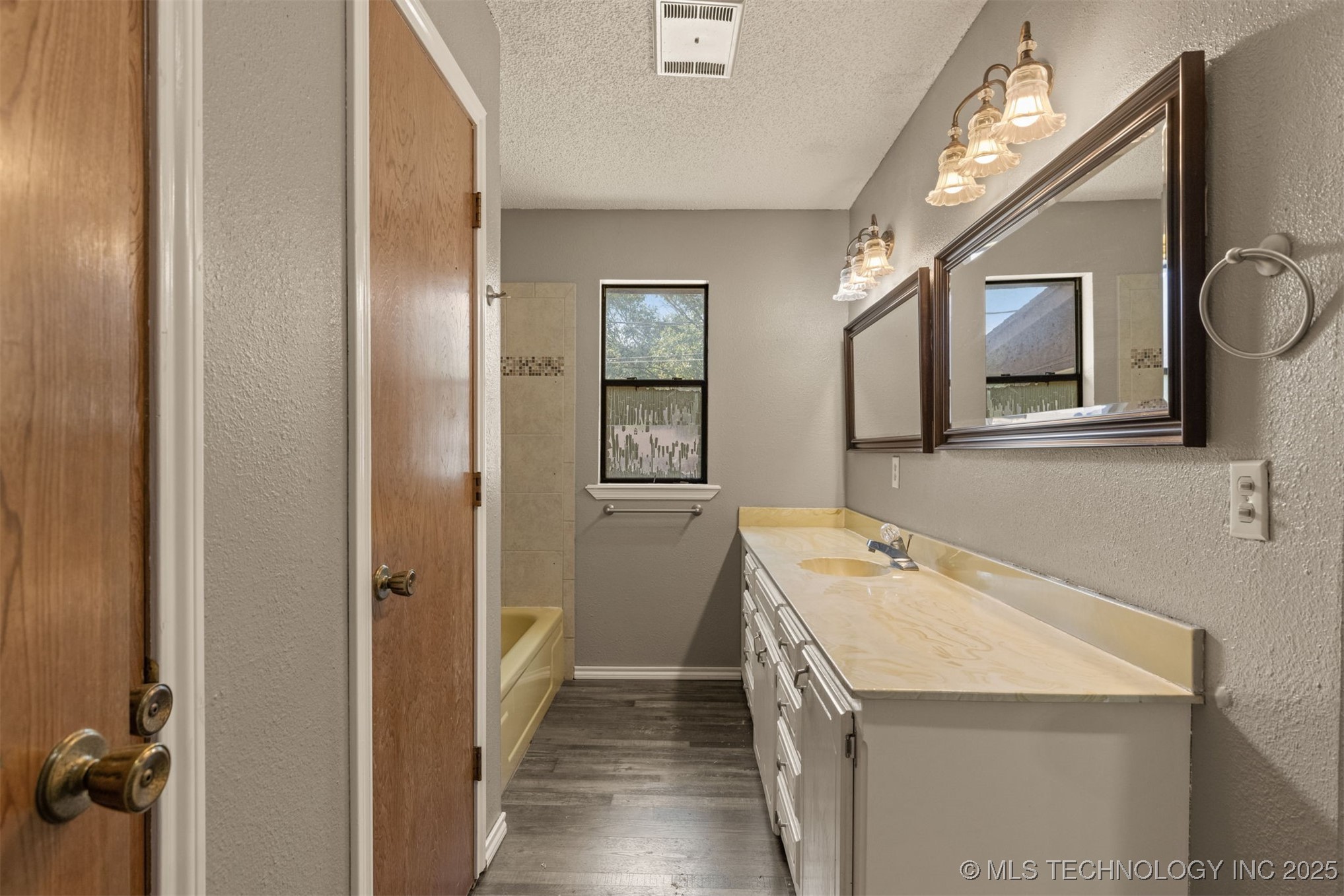 405 Mockingbird Lane Property Photo 36