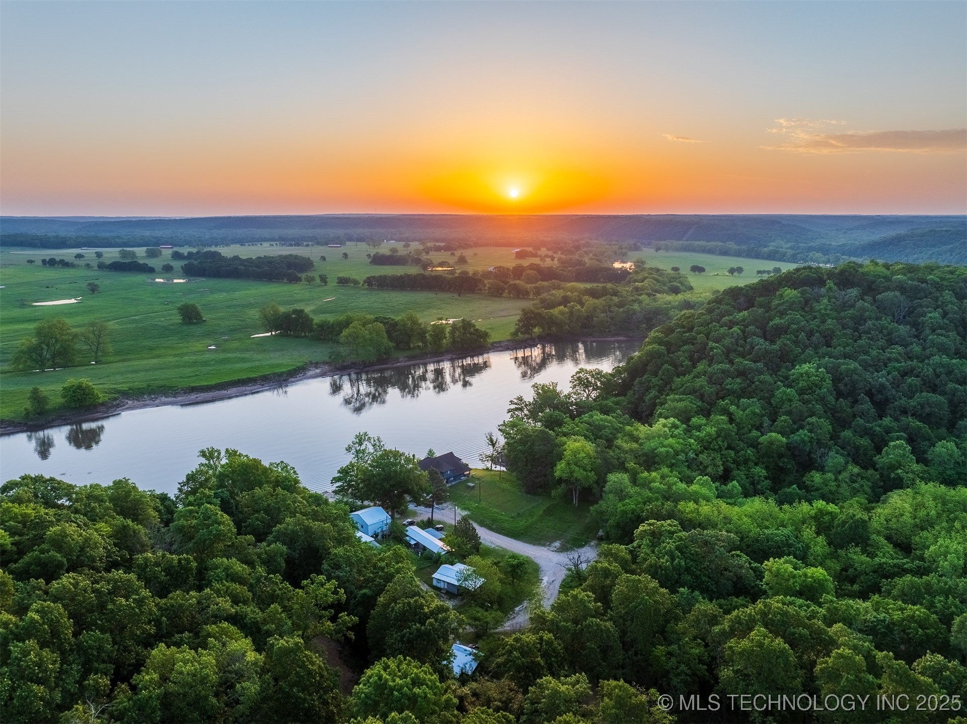 9207 N 447 Road Property Photo 1