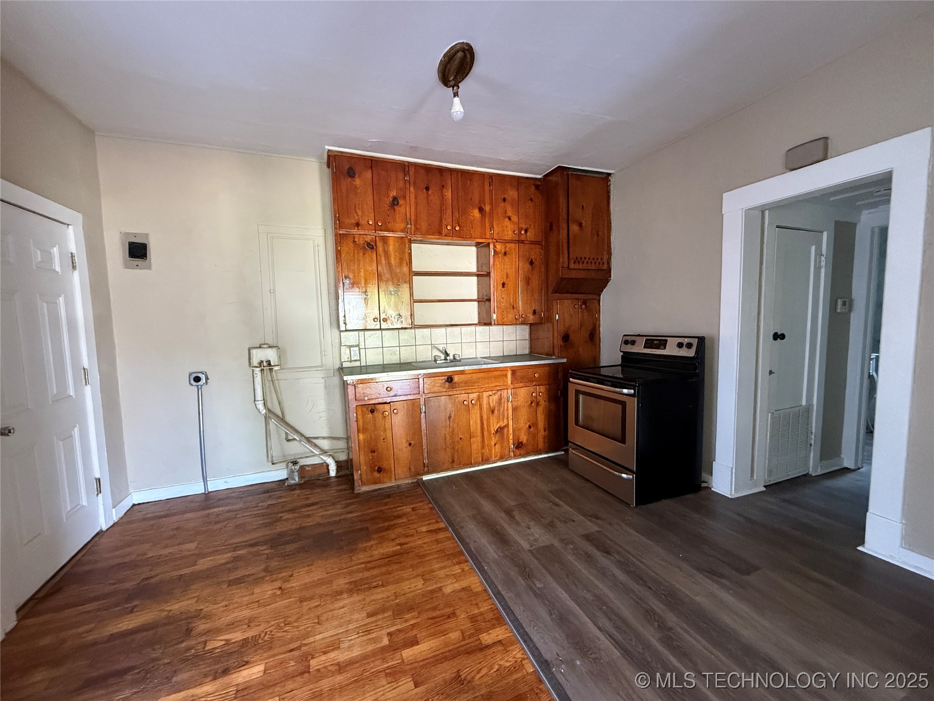 810 N K Street Property Photo 3