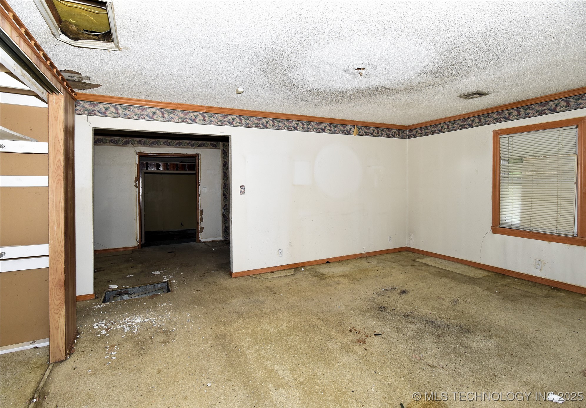 5904 E 7th Street Property Photo 3