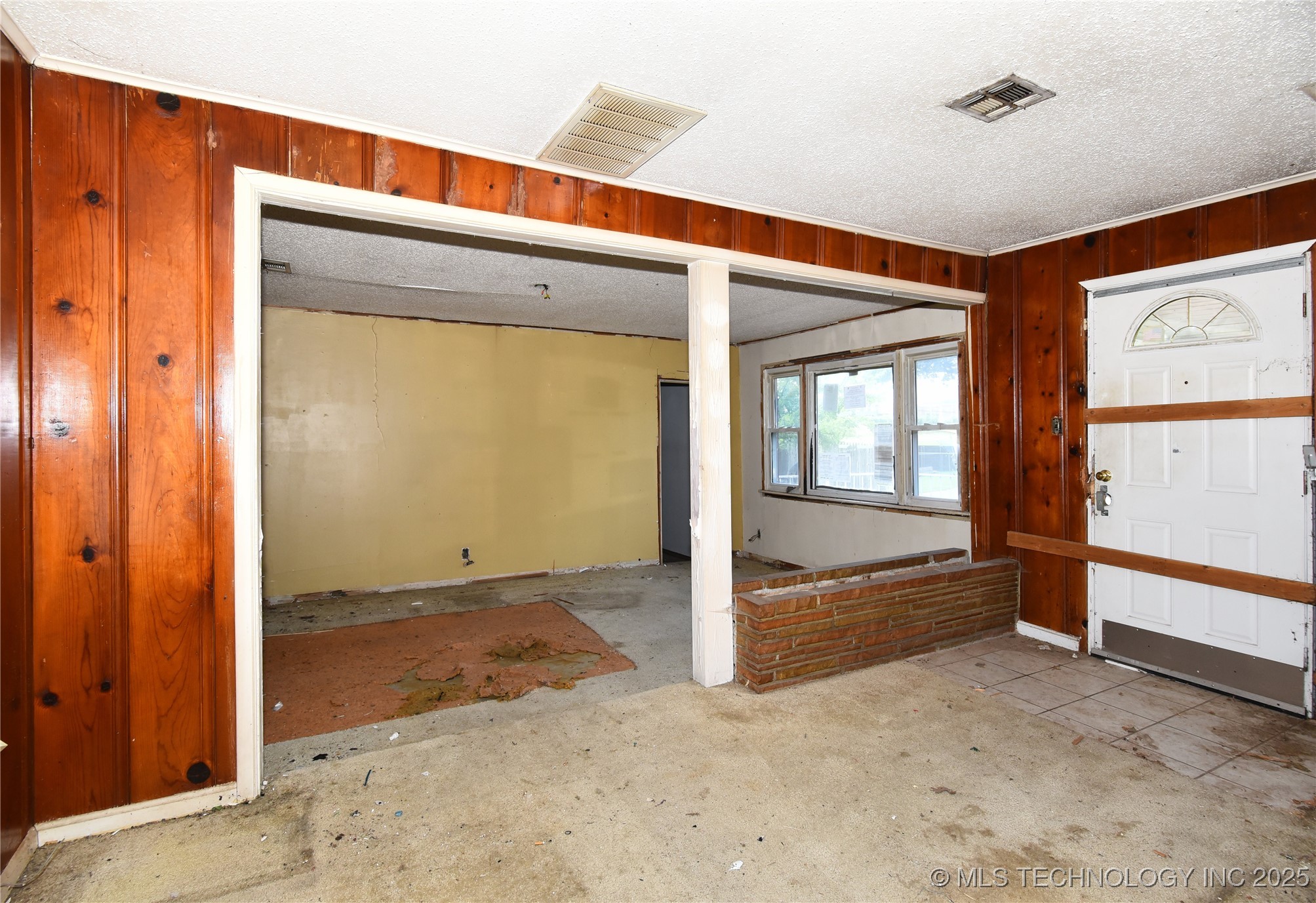 5904 E 7th Street Property Photo 6