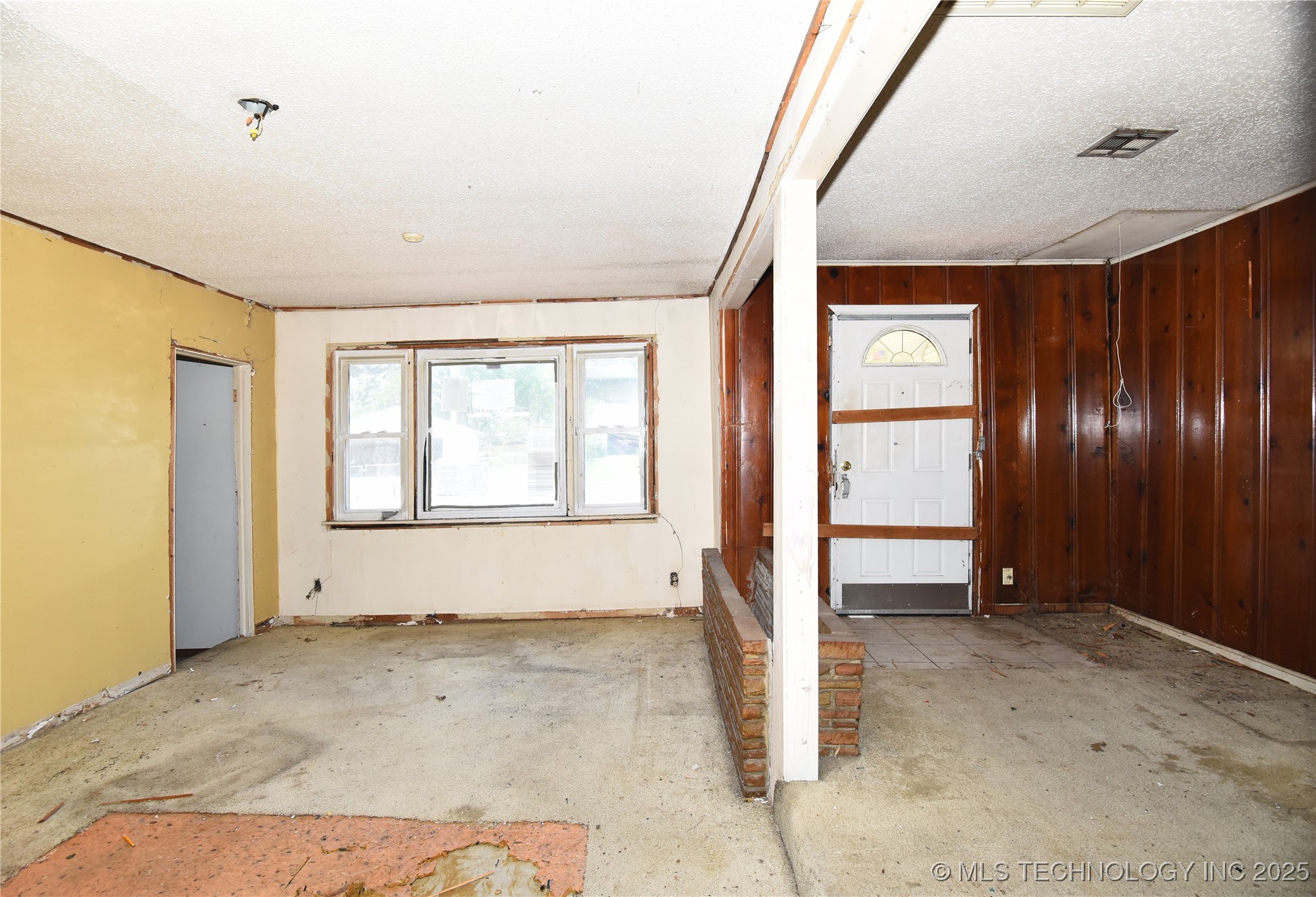 5904 E 7th Street Property Photo 8