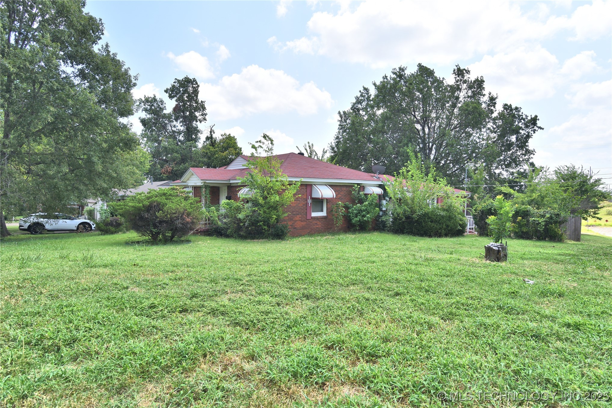 5904 E 7th Street Property Photo 18