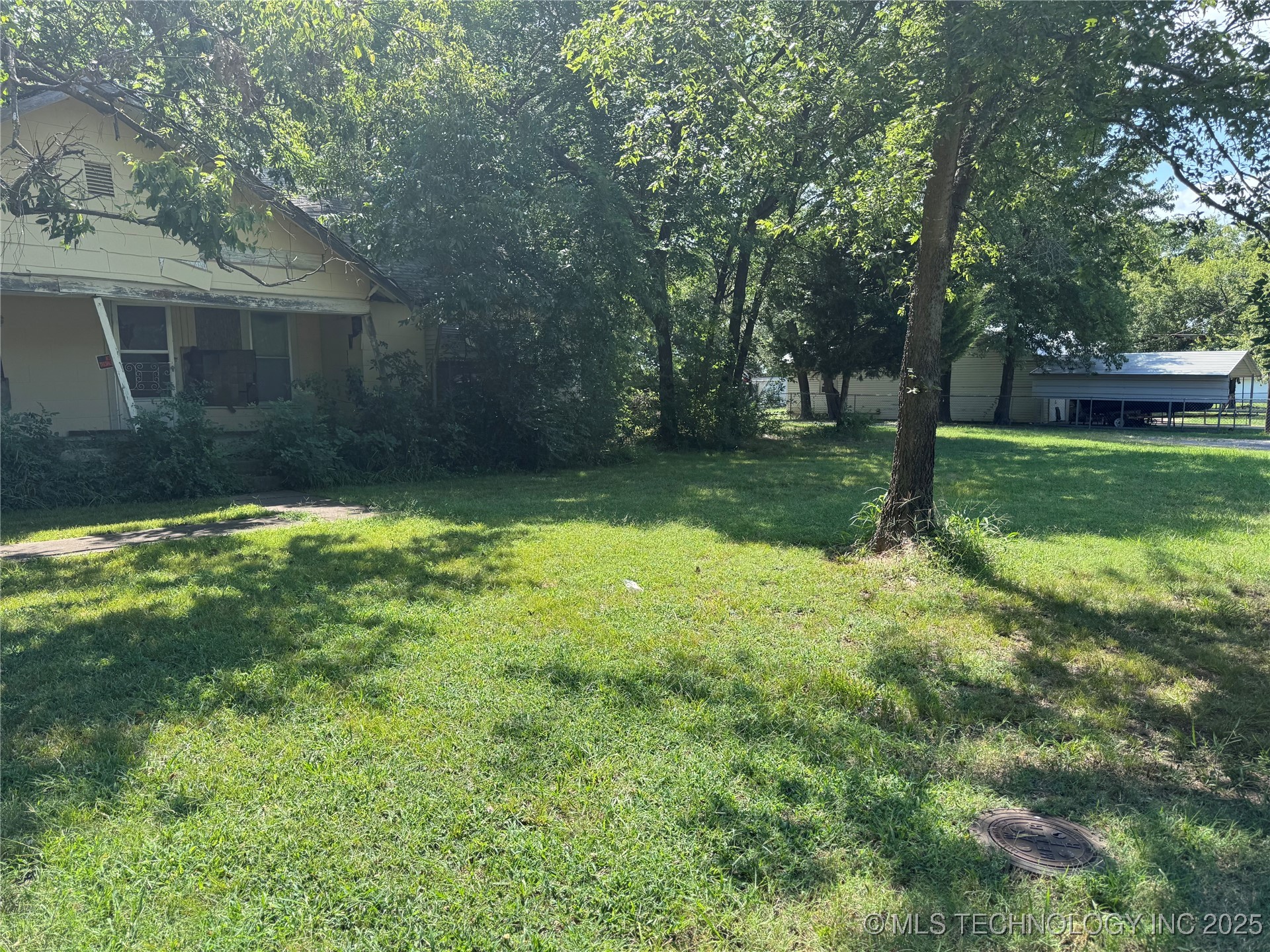 6243 N Quincy Avenue Property Photo 2