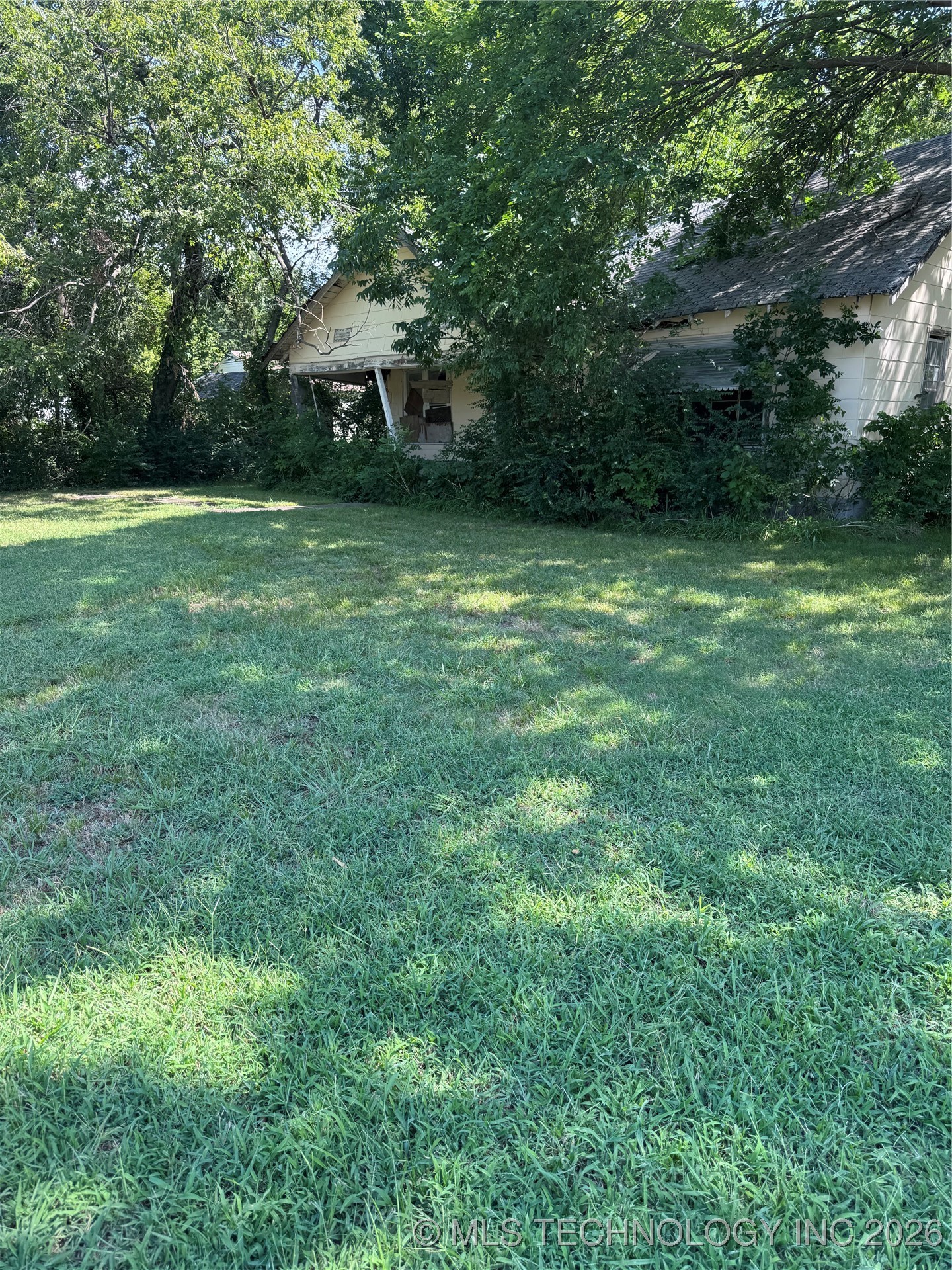 6243 N Quincy Avenue Property Photo 4