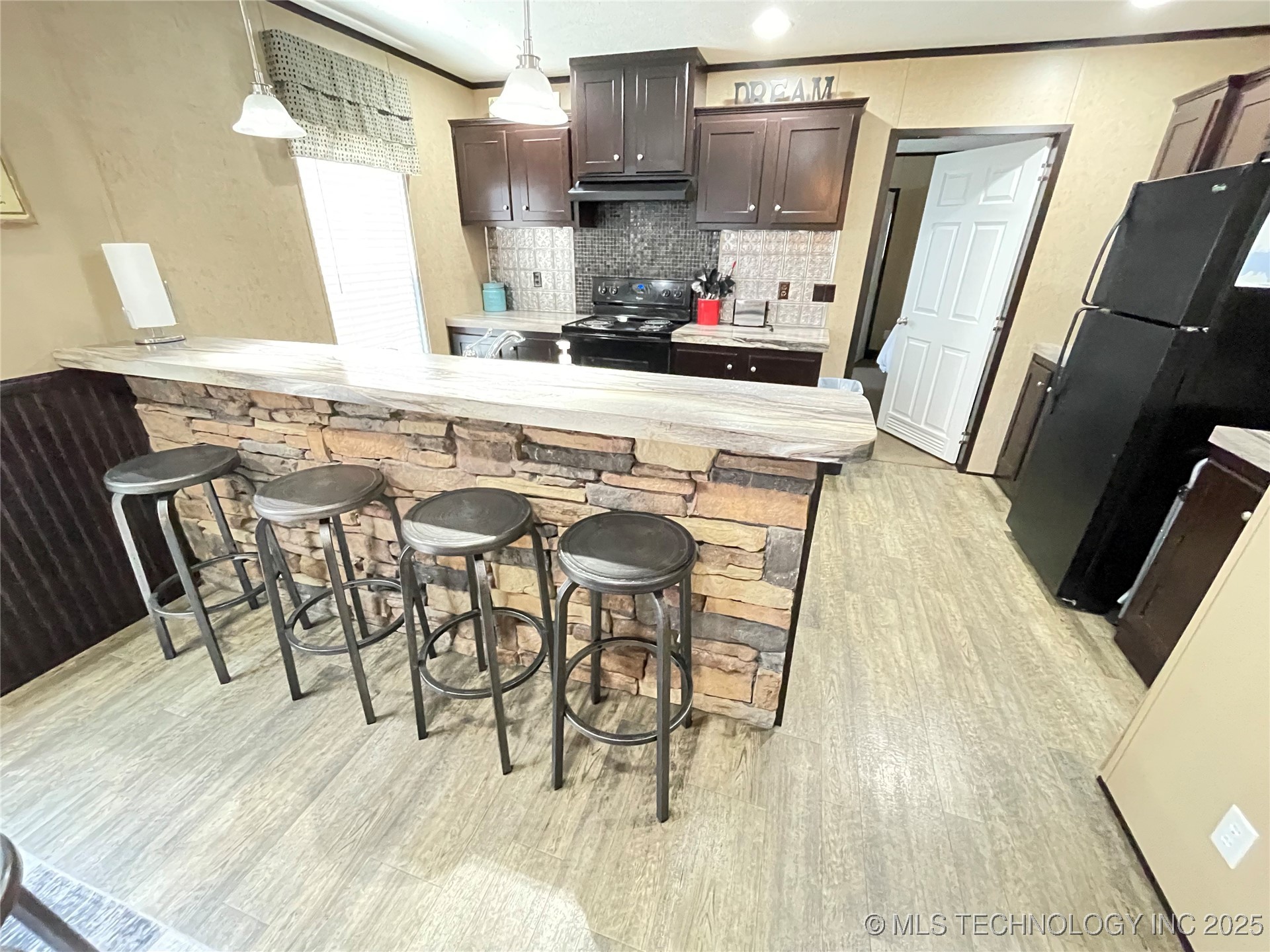 114838 S 4298 Property Photo 13