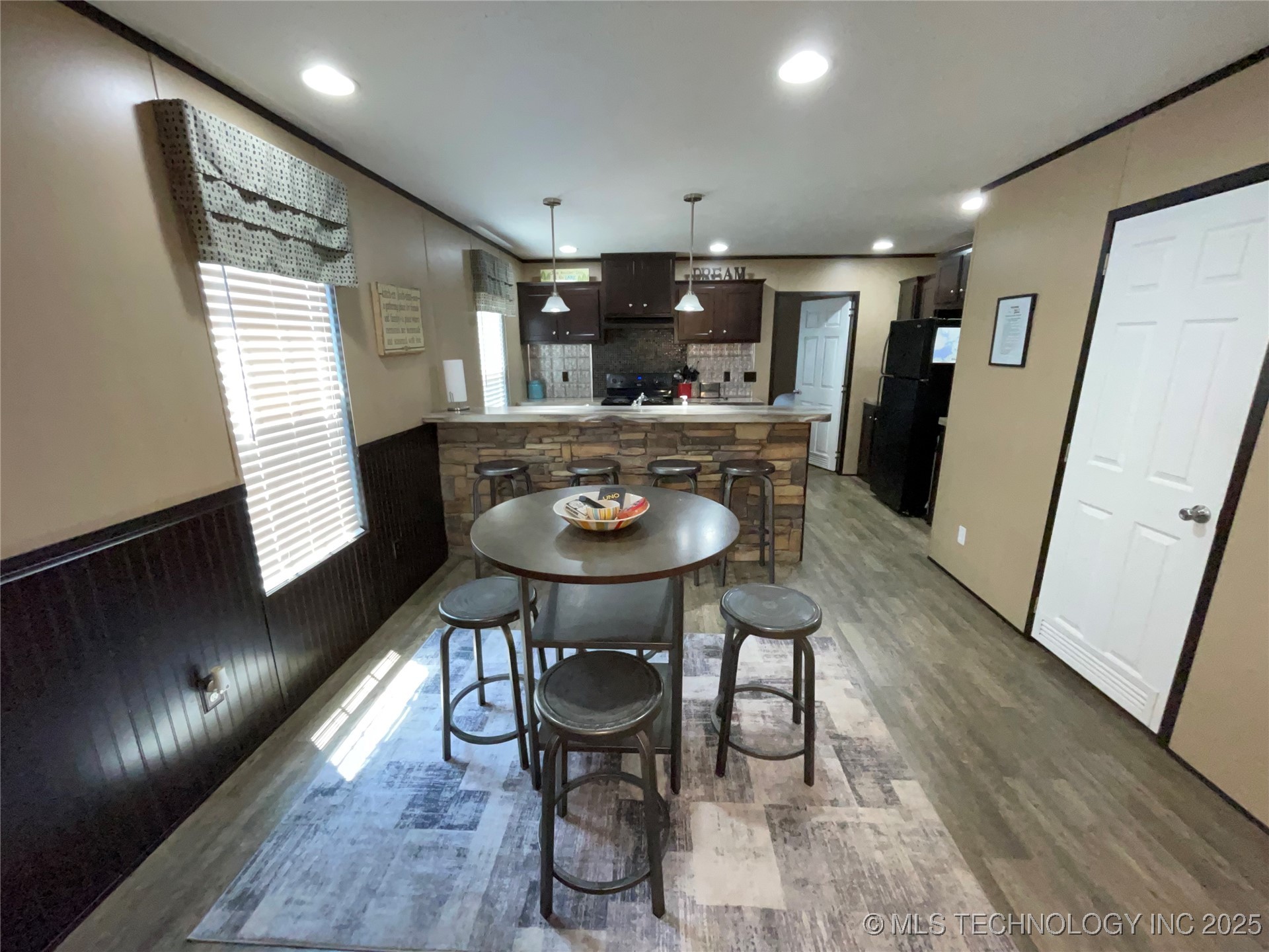 114838 S 4298 Property Photo 16