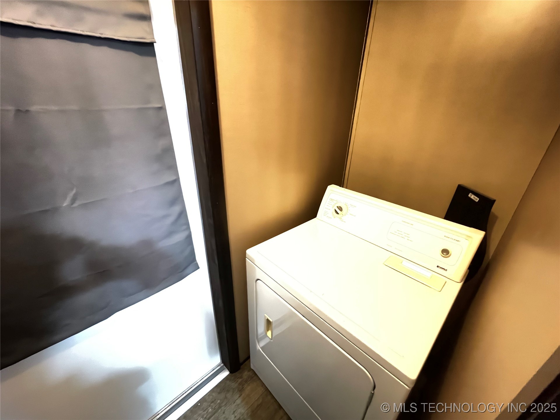 114838 S 4298 Property Photo 17