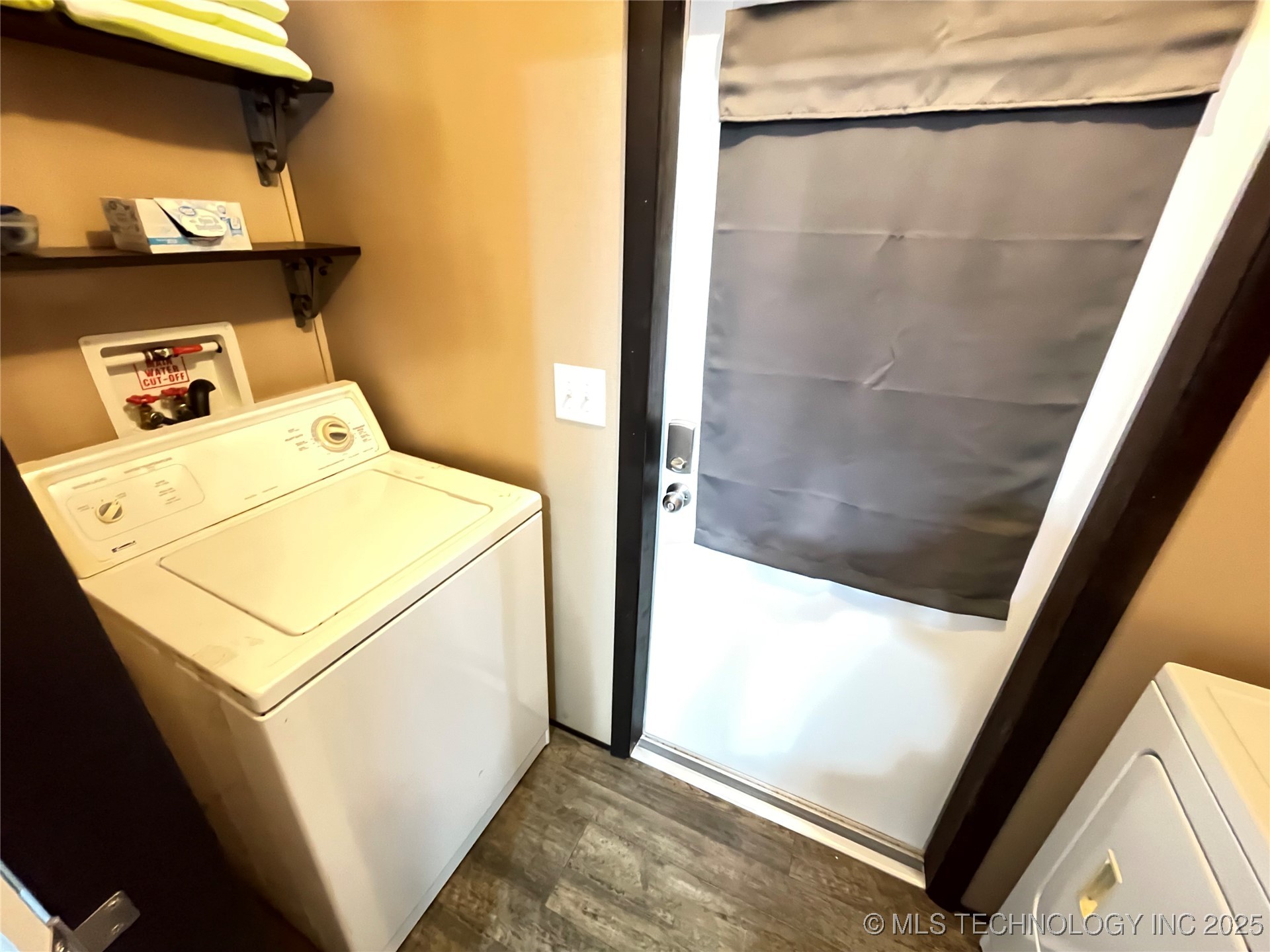 114838 S 4298 Property Photo 18