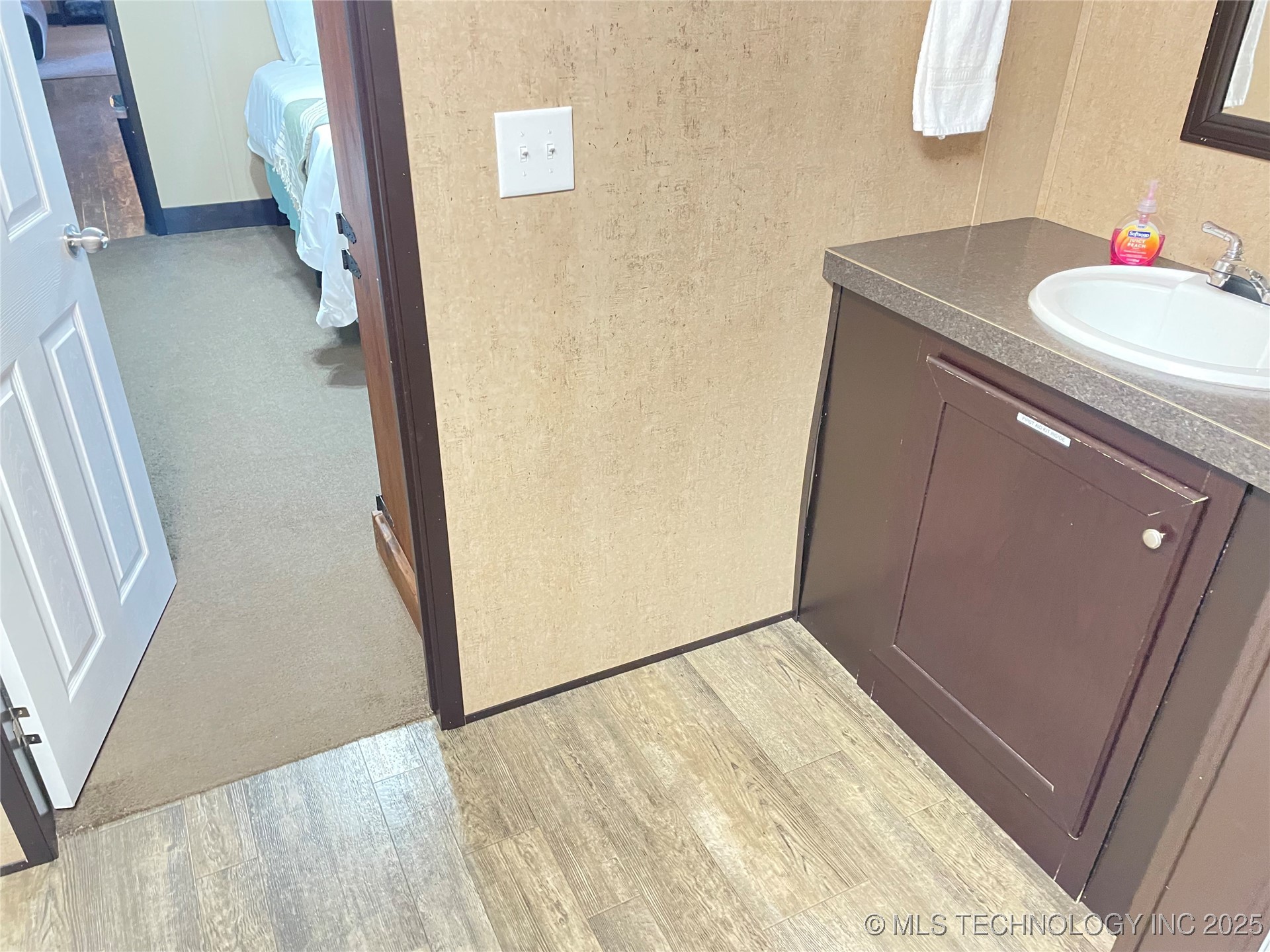 114838 S 4298 Property Photo 23