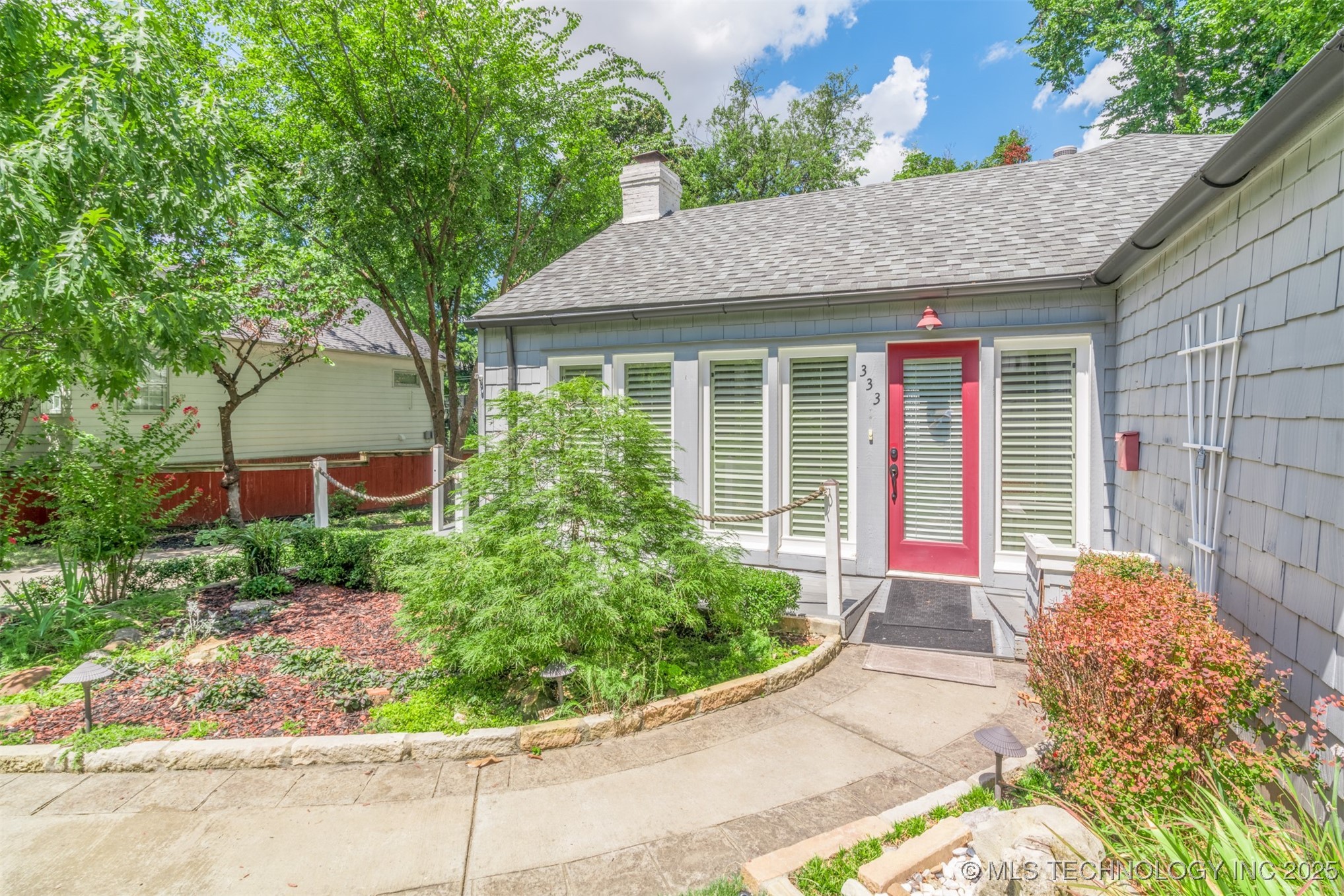 333 E 29th Place Property Photo 1