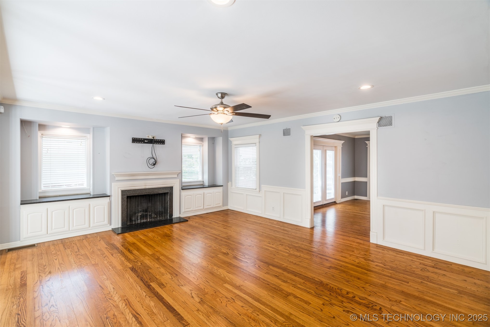 333 E 29th Place Property Photo 4