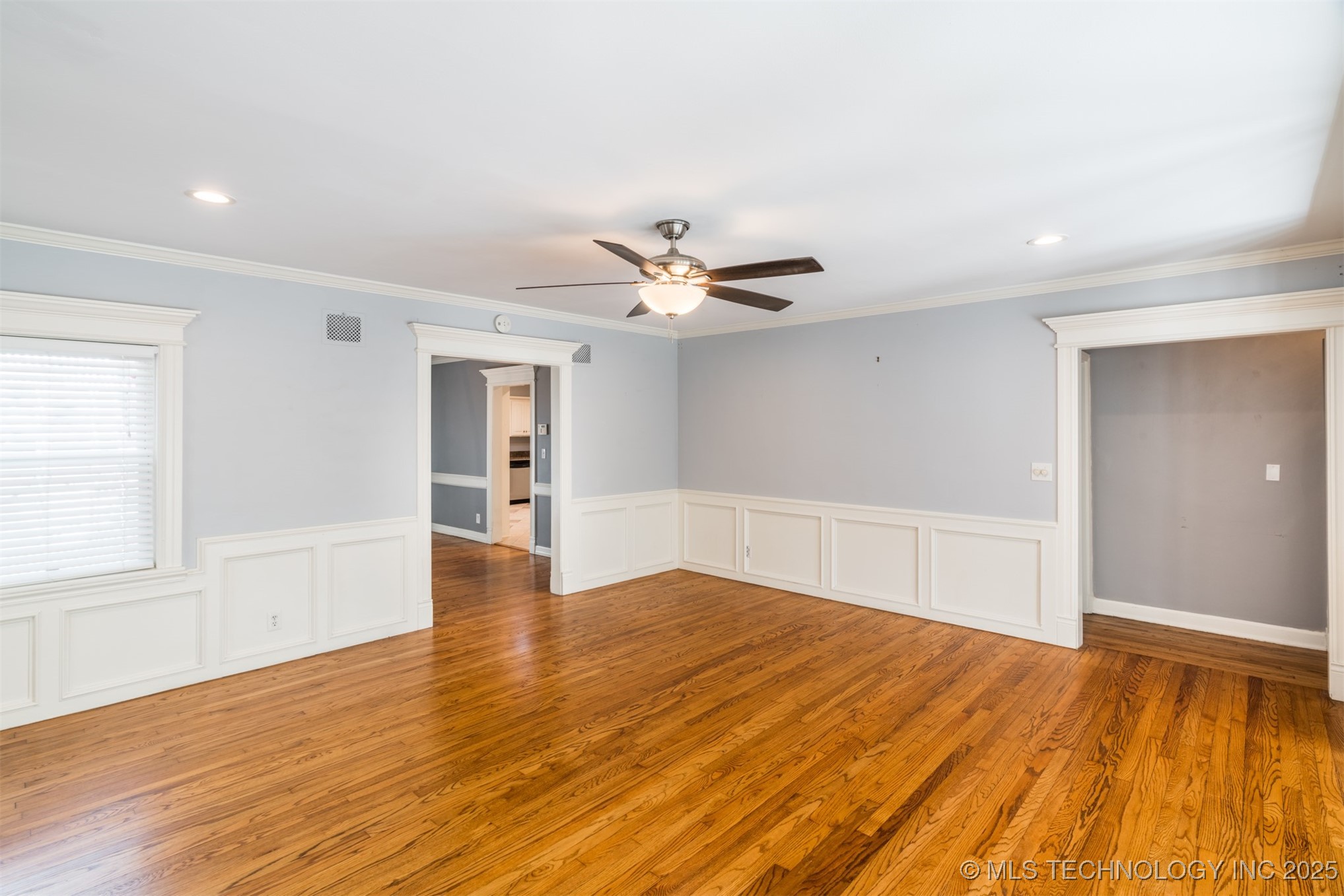 333 E 29th Place Property Photo 8