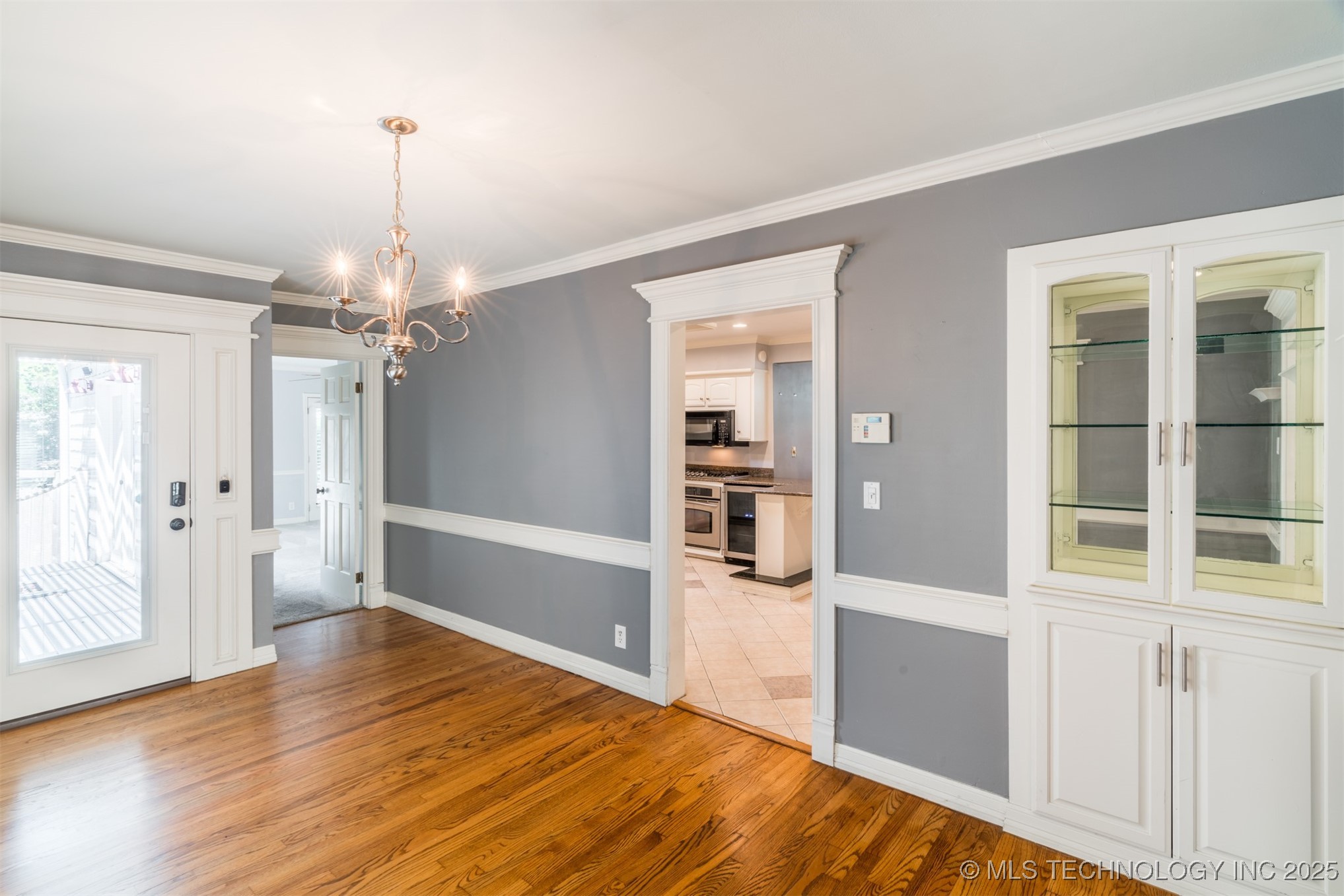 333 E 29th Place Property Photo 9