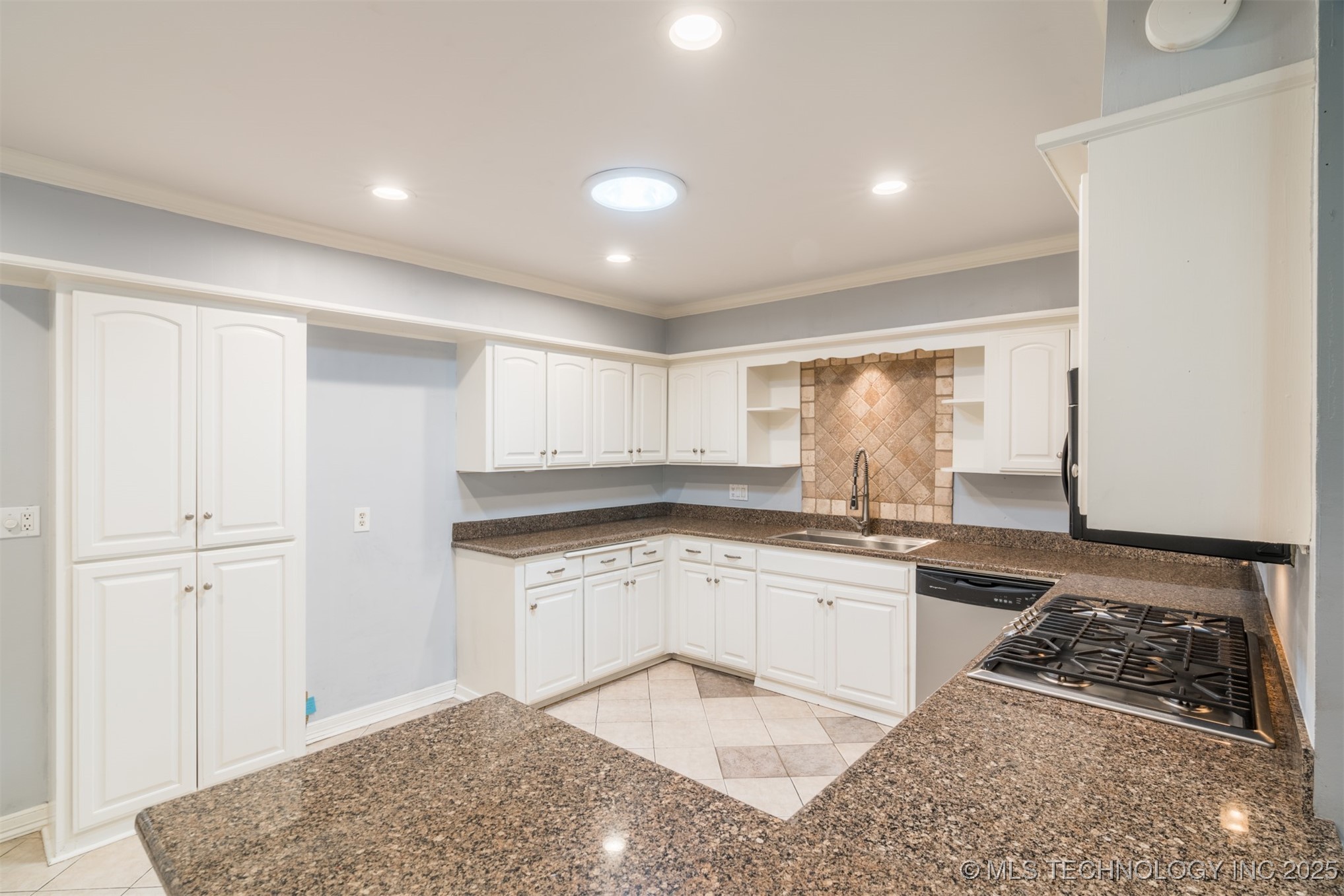 333 E 29th Place Property Photo 14