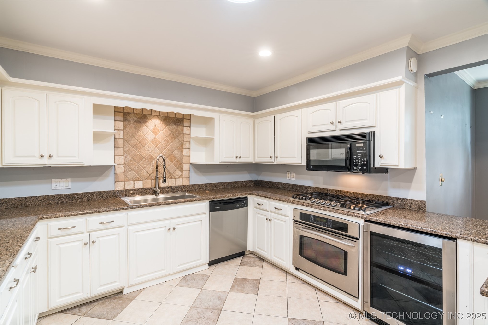 333 E 29th Place Property Photo 15