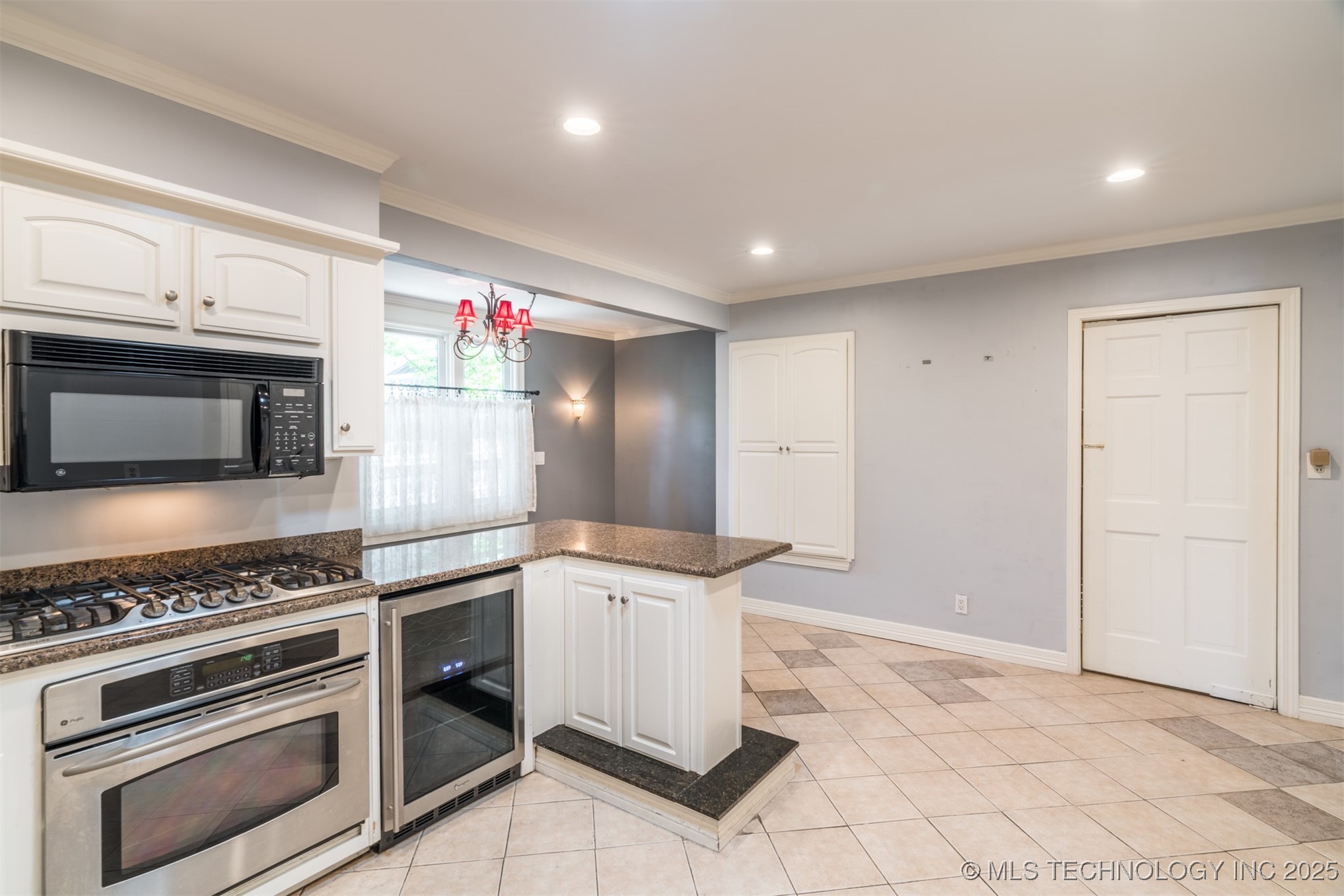 333 E 29th Place Property Photo 16