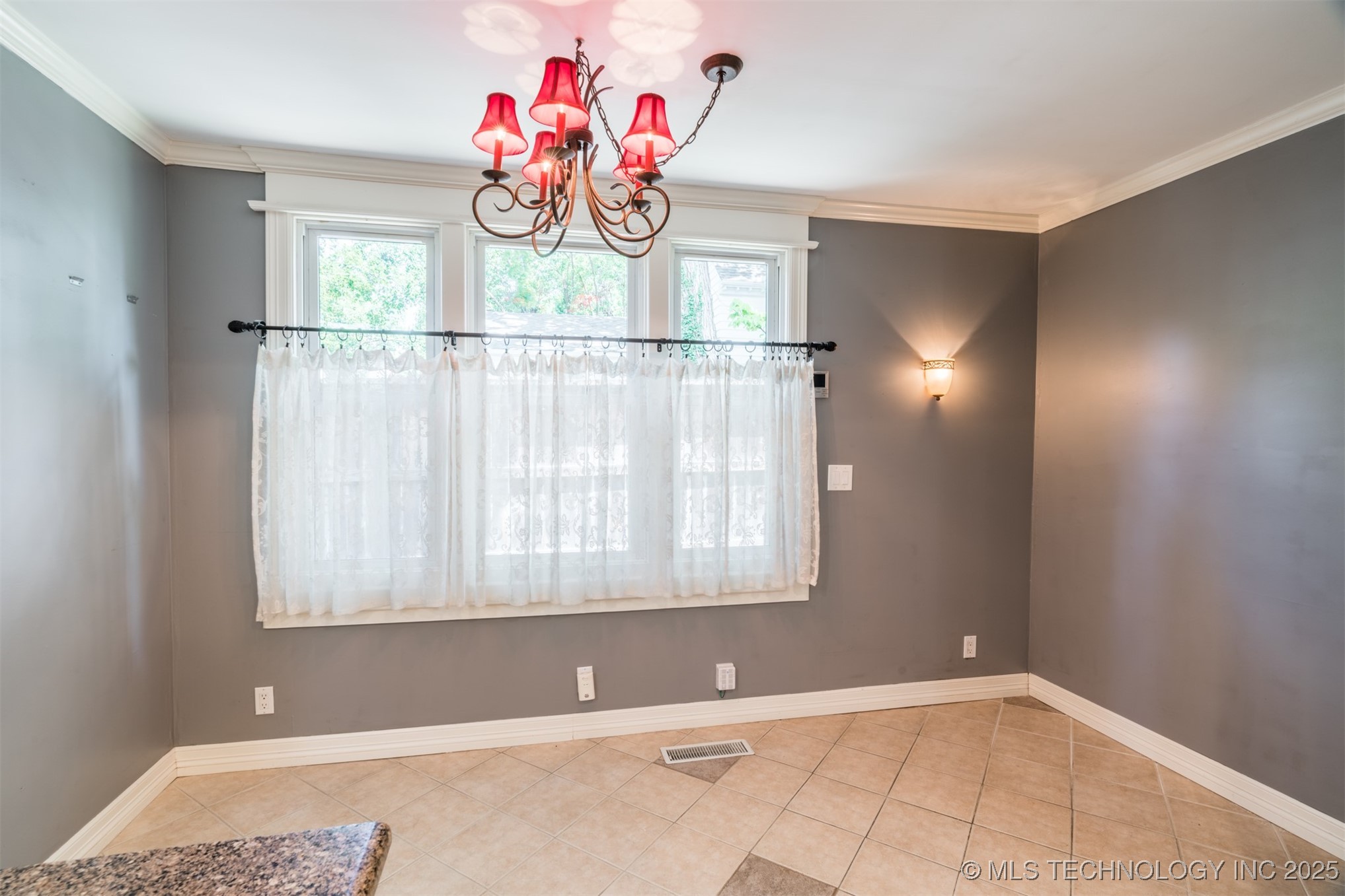 333 E 29th Place Property Photo 17