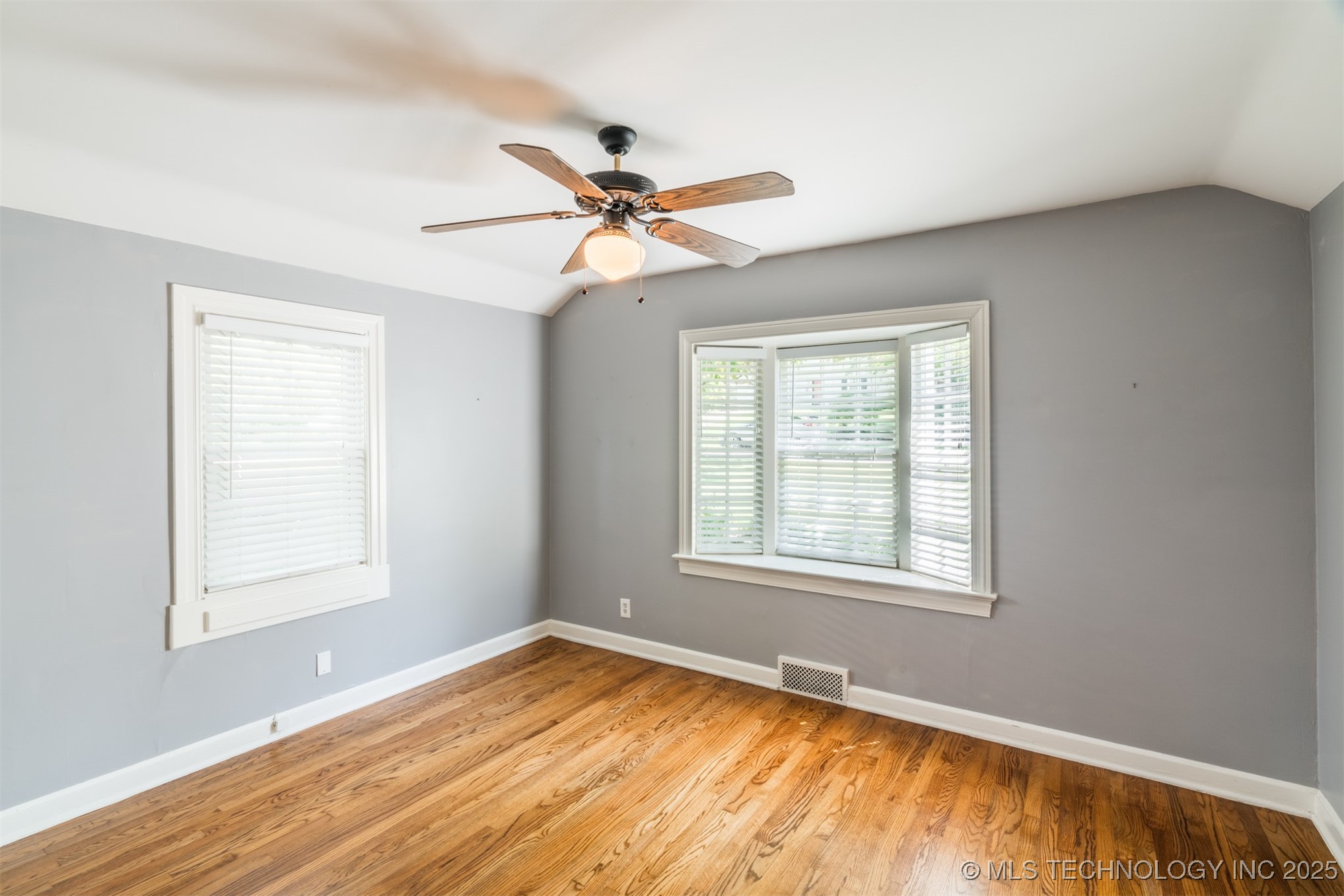 333 E 29th Place Property Photo 20