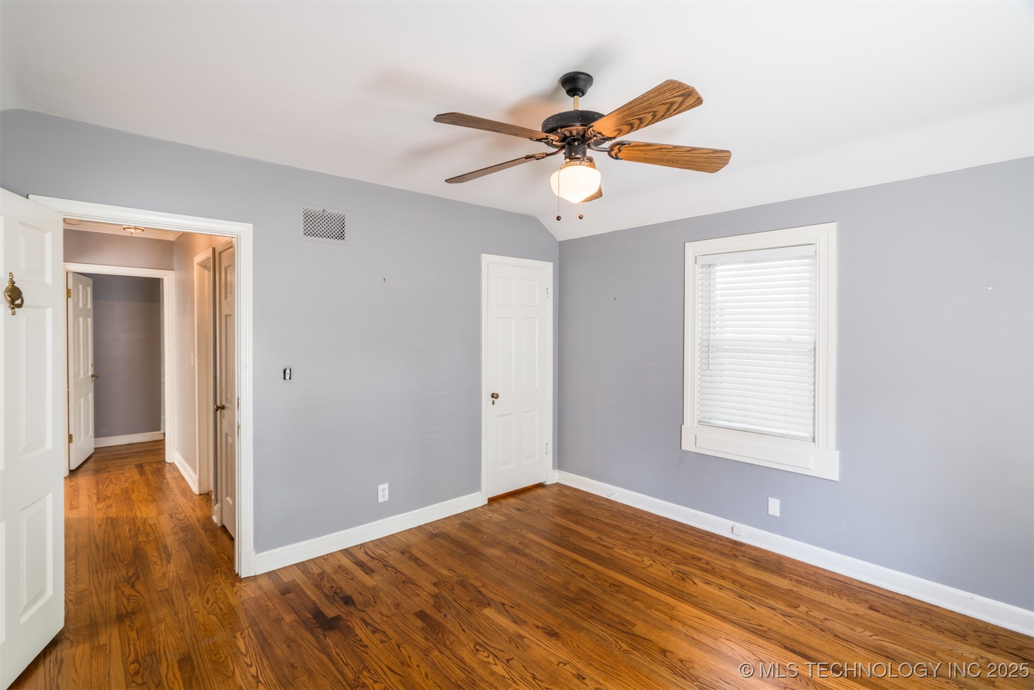 333 E 29th Place Property Photo 21