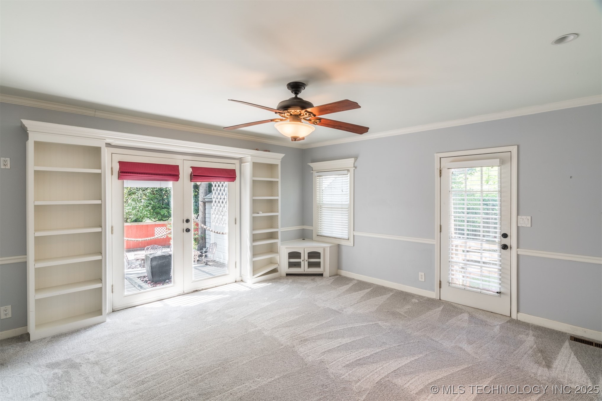 333 E 29th Place Property Photo 24