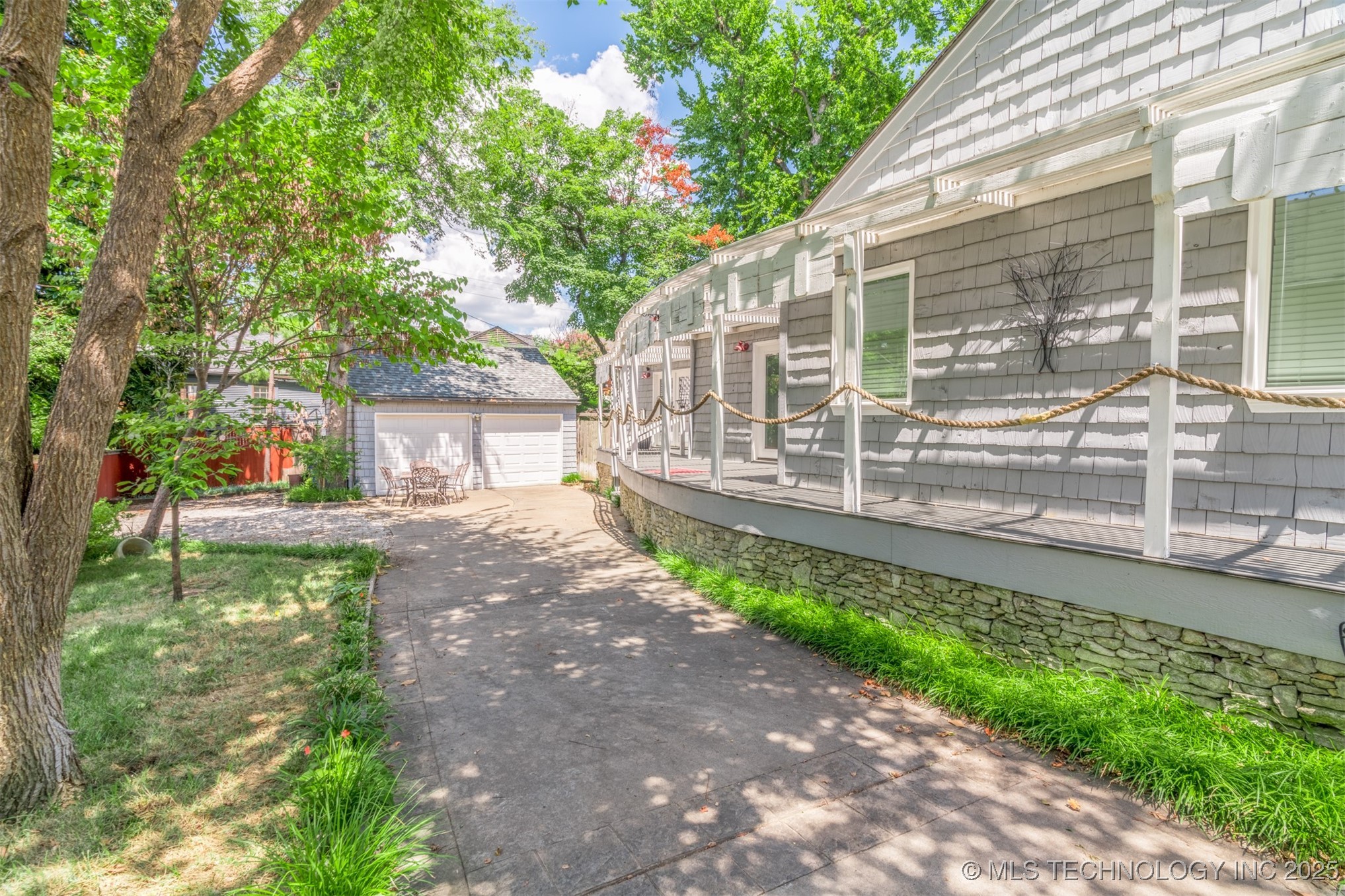 333 E 29th Place Property Photo 37