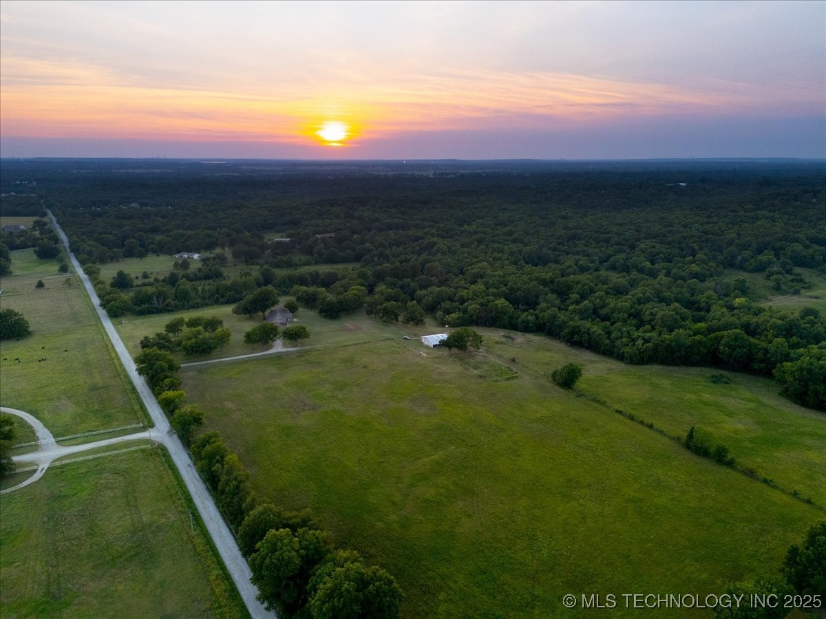 03 E 41st Street S Property Photo 2