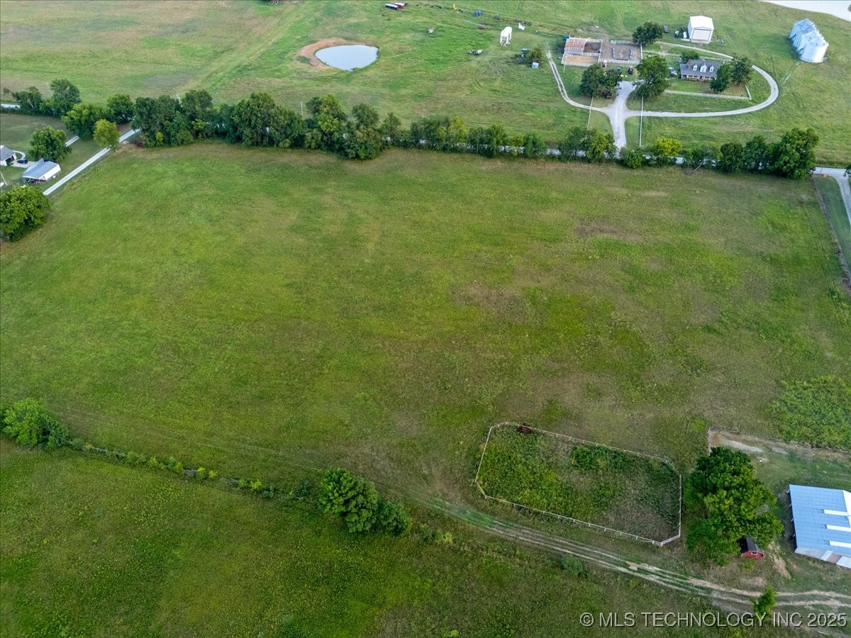 03 E 41st Street S Property Photo 7