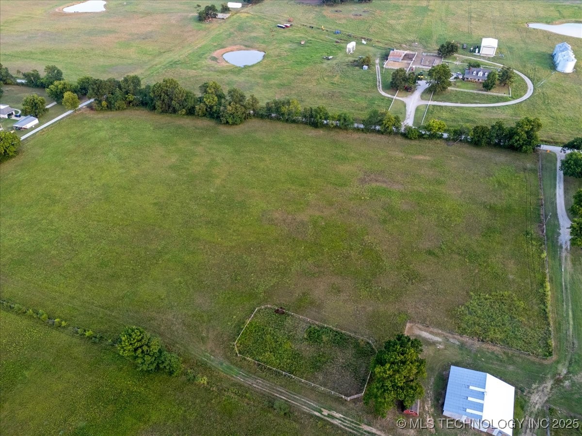 03 E 41st Street S Property Photo 10