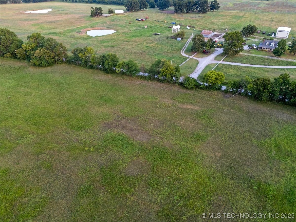 03 E 41st Street S Property Photo 11